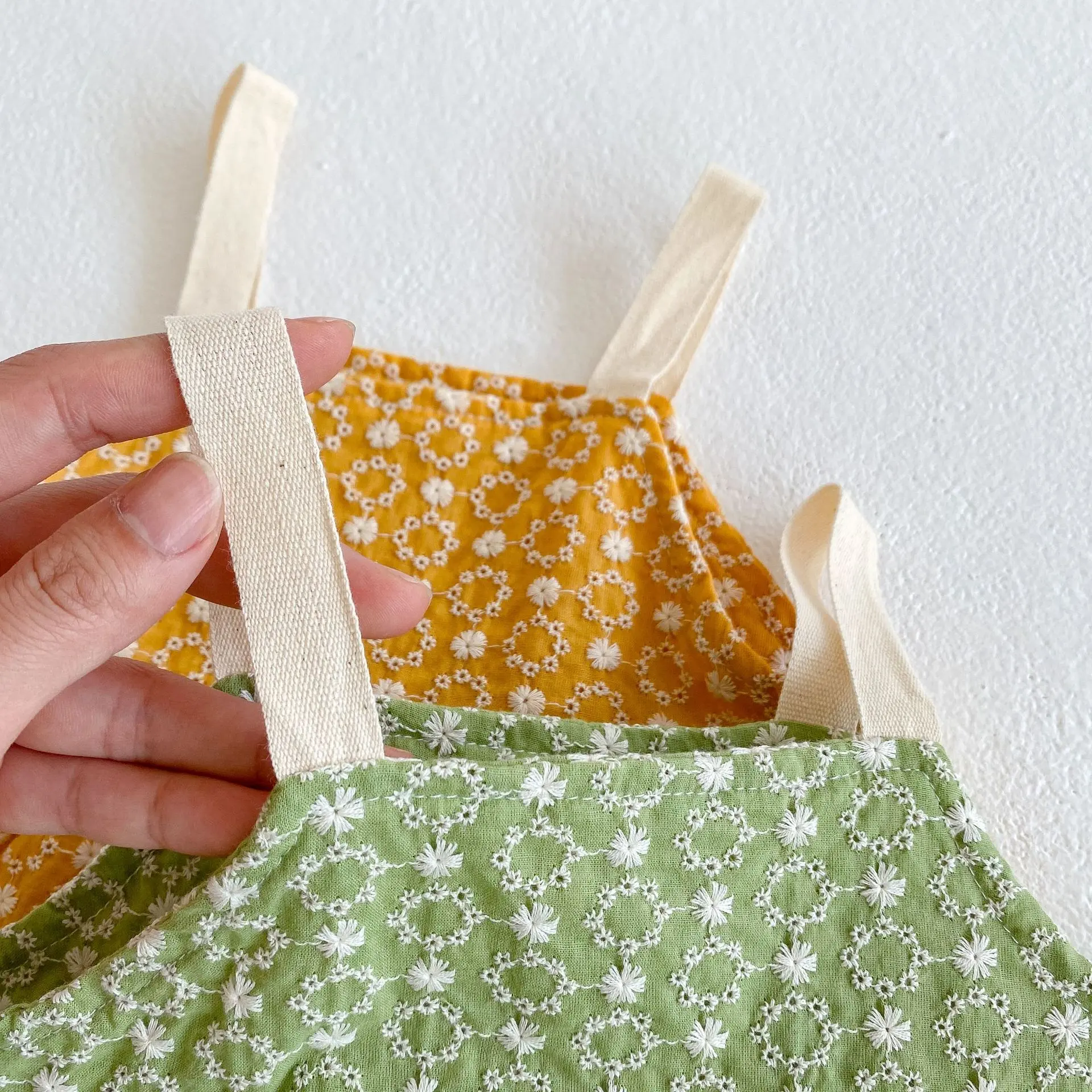 Summer new baby clothing, 0-3 year old  baby   girl  chrysanthemum jacquard suspender top+bread pants two-piece set