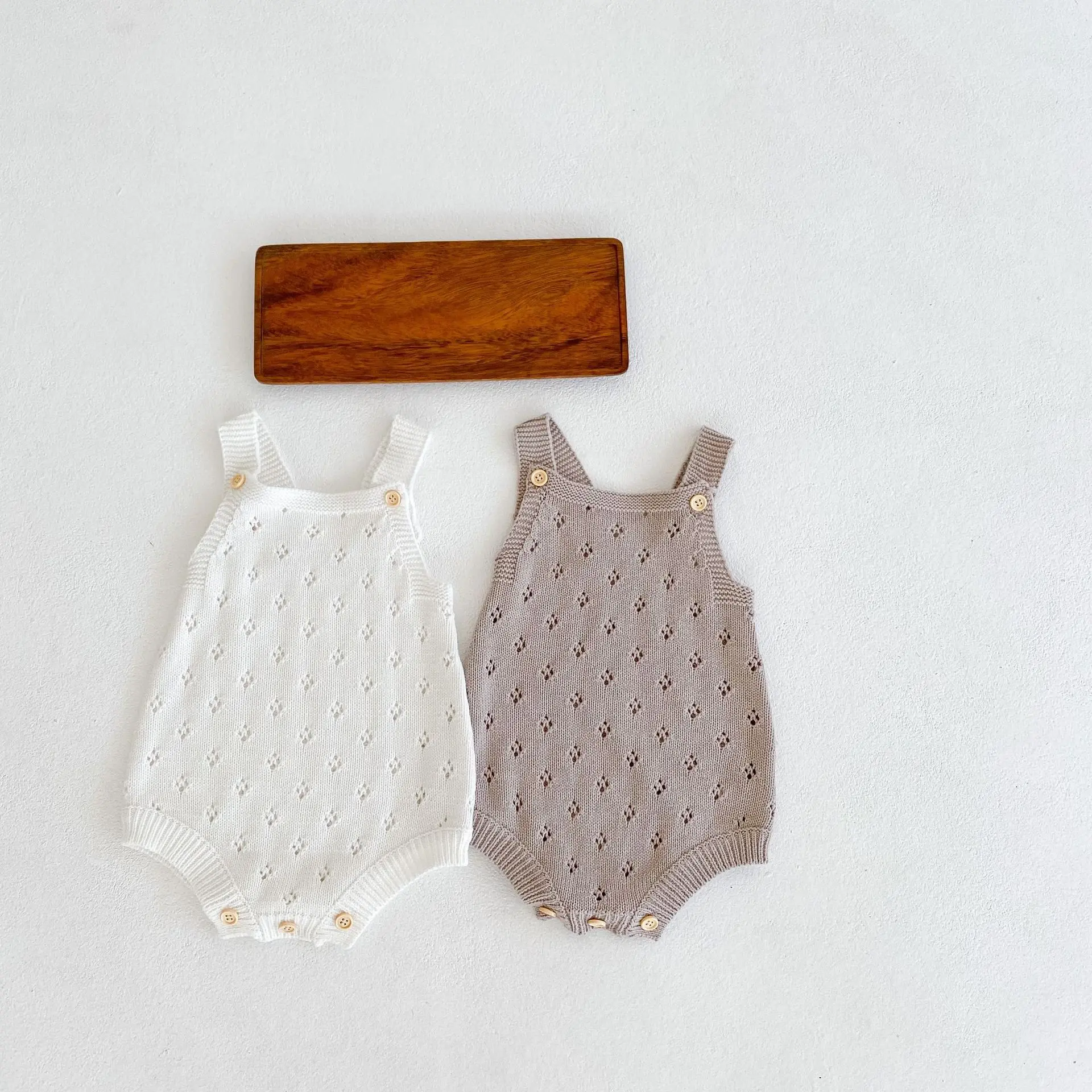 Spring and Autumn style men's and women's baby hollowed out shoulder straps, cotton sweater, knitted sweater, jumpsuit, buttocks