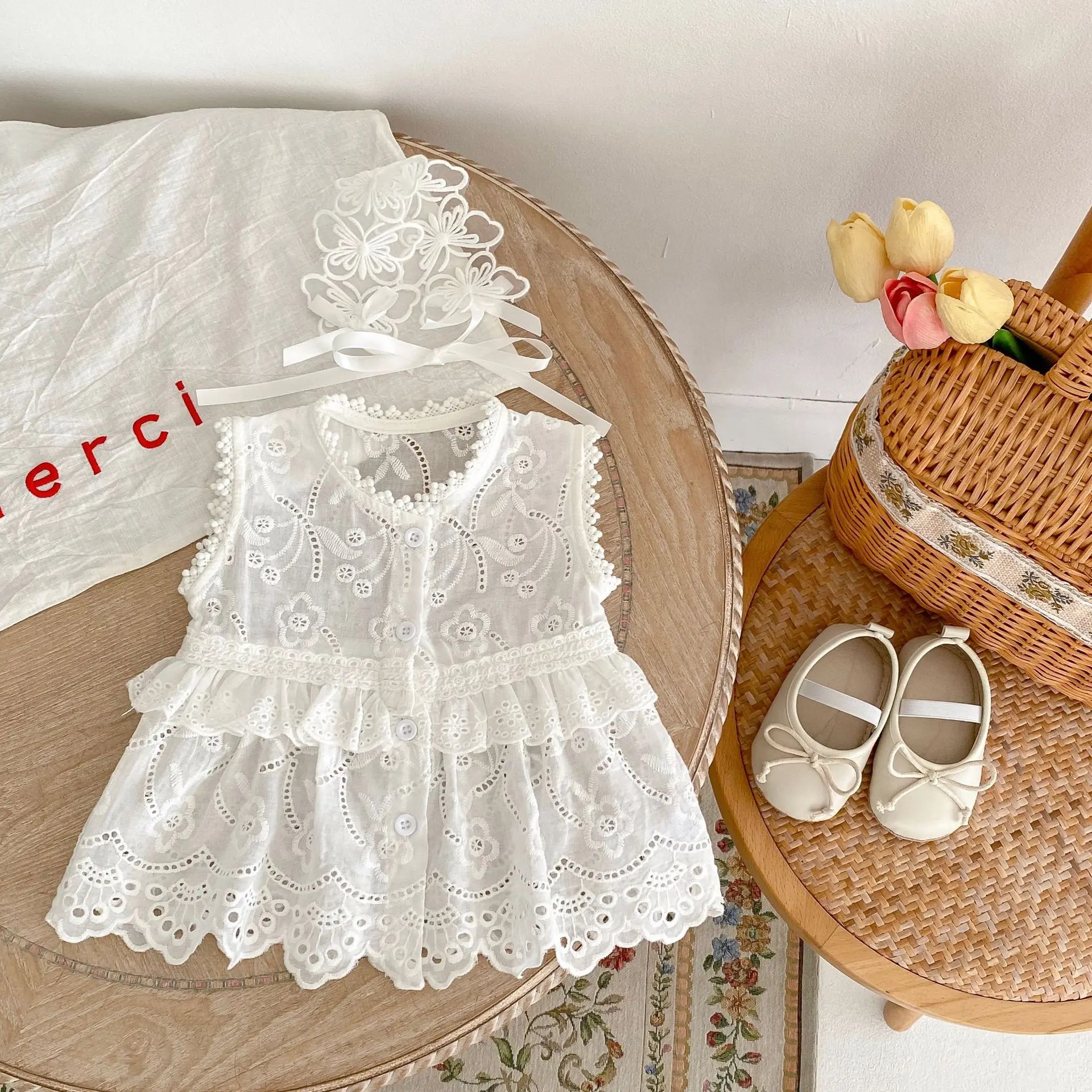 Summer new 0-3 year old baby clothing, sweet hollow lace  hem sleeveless cardigan top for baby girls