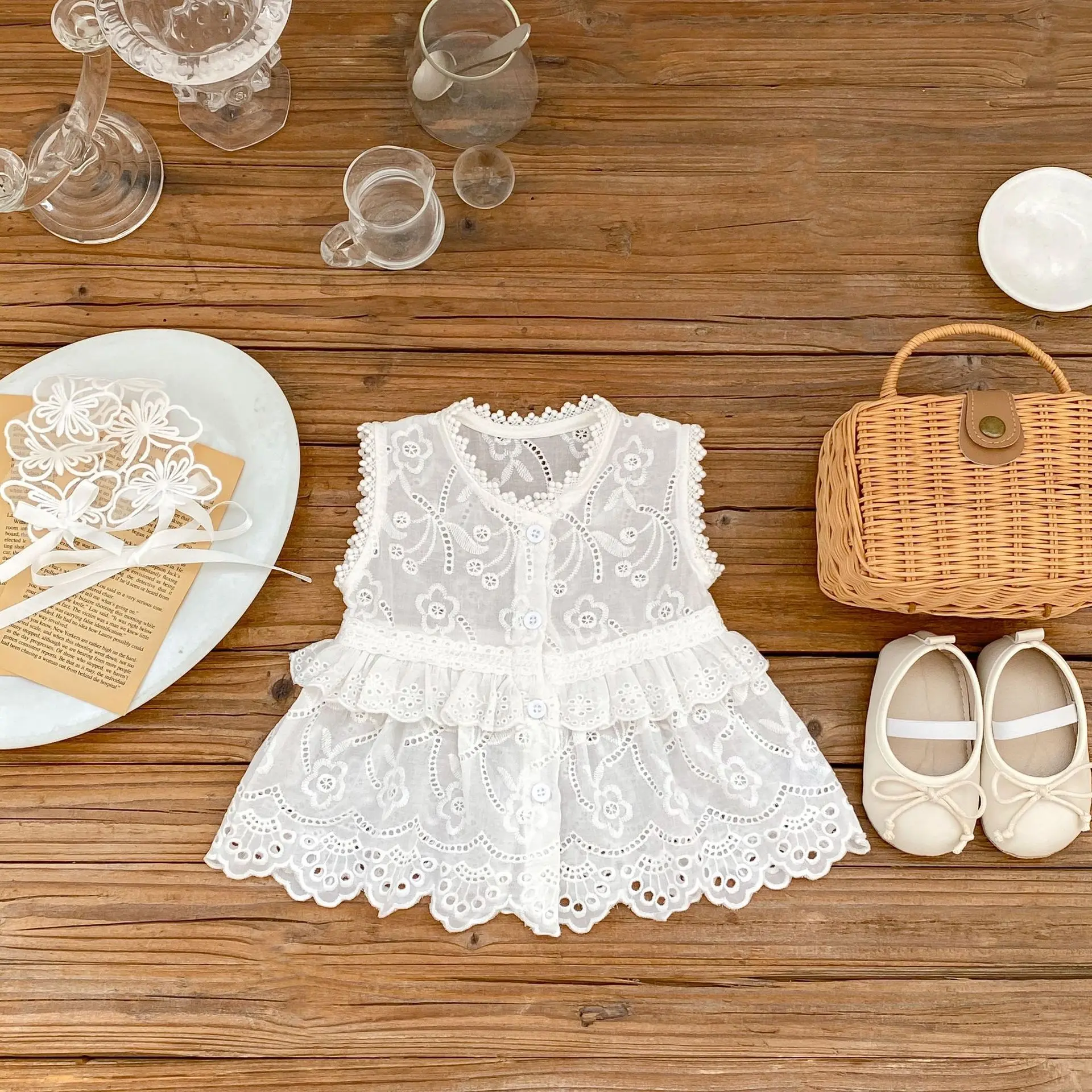 Summer new 0-3 year old baby clothing, sweet hollow lace  hem sleeveless cardigan top for baby girls