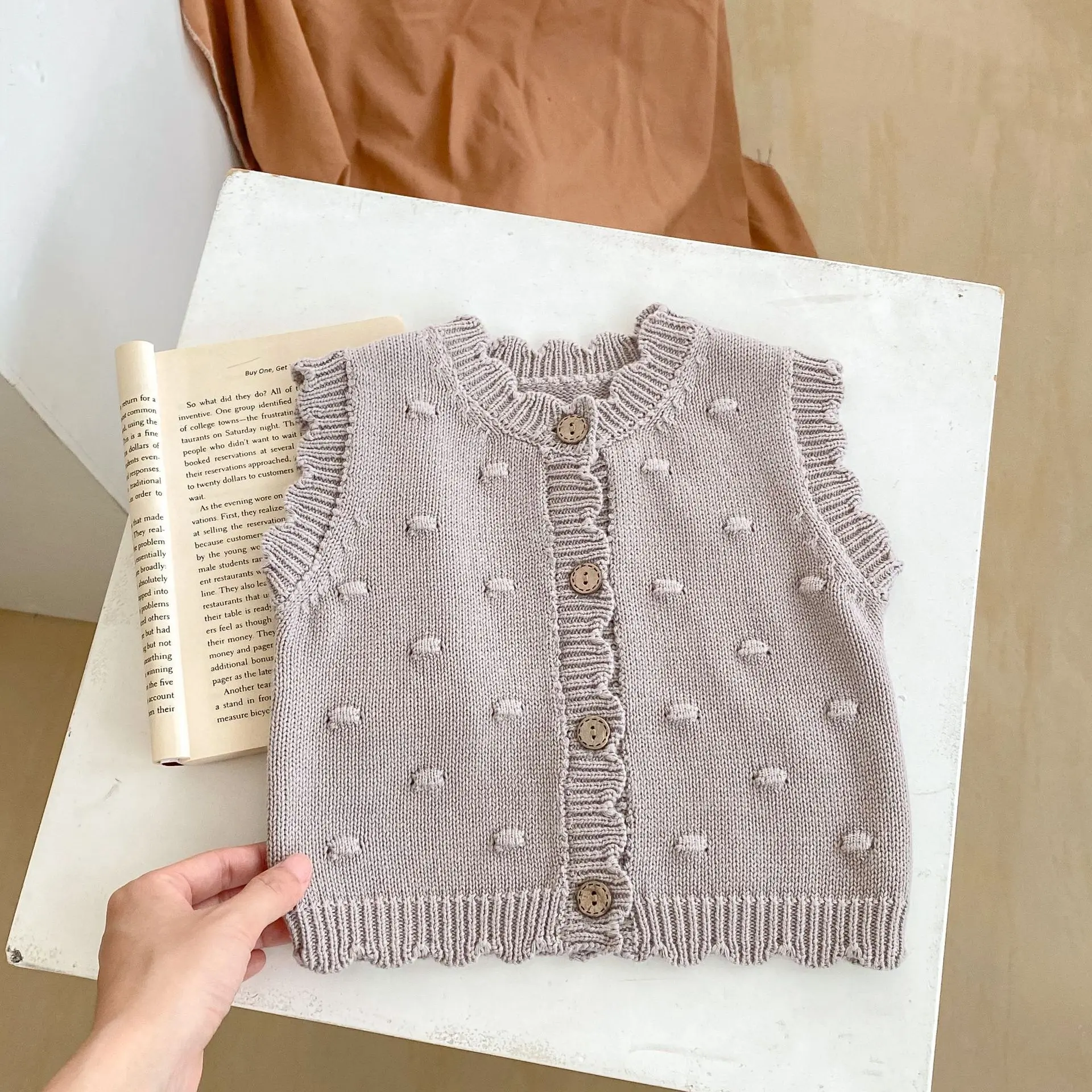 Autumn new 0-3 year old baby clothing, baby boy baby girl small wool ball cardigan knitted sweater gray vest