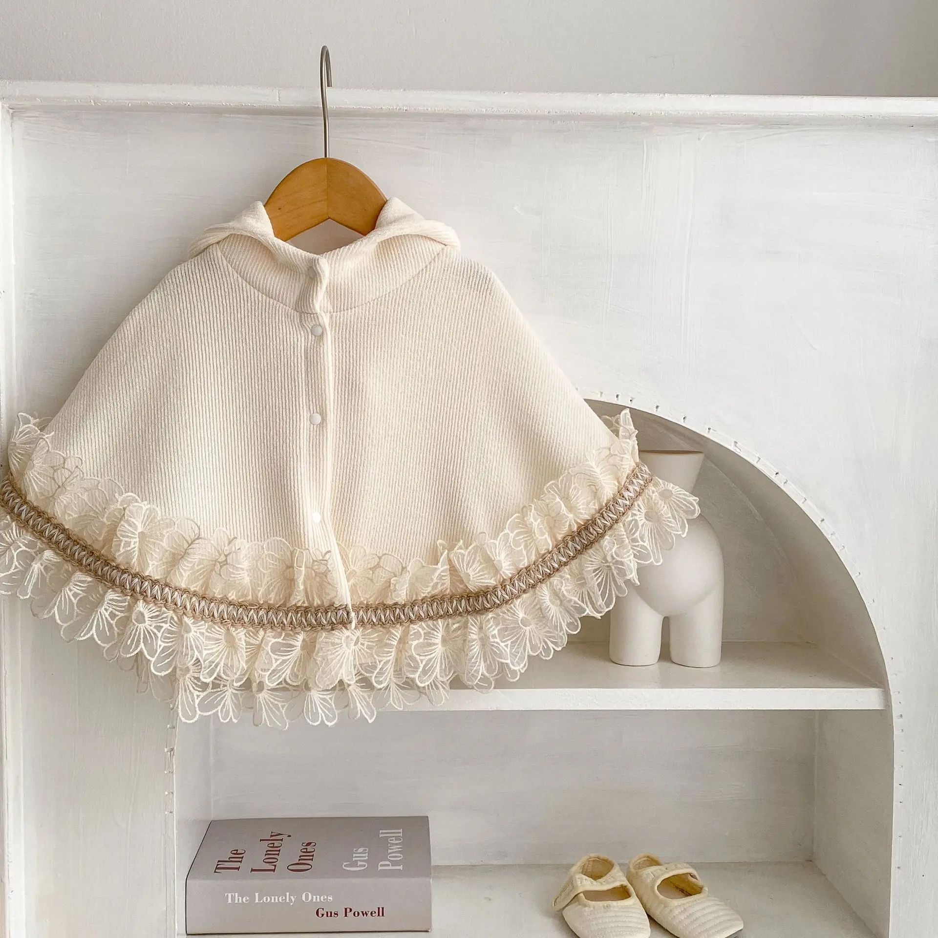 Summer new 0-3 year old baby clothing, fashionable baby girl cape, hooded lace edge outdoor cape shawl