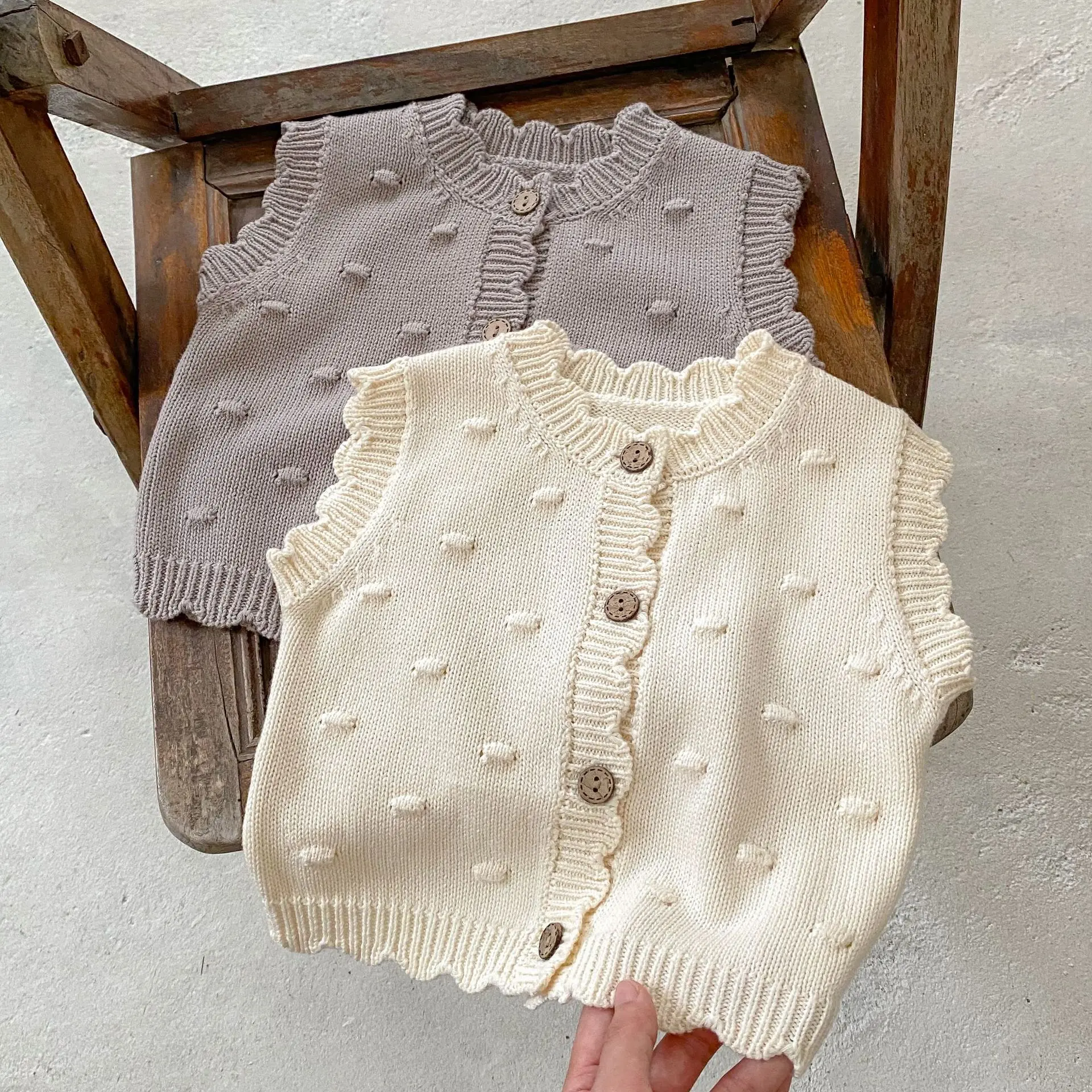 Autumn new 0-3 year old baby clothing, baby boy baby girl small wool ball cardigan knitted sweater gray vest