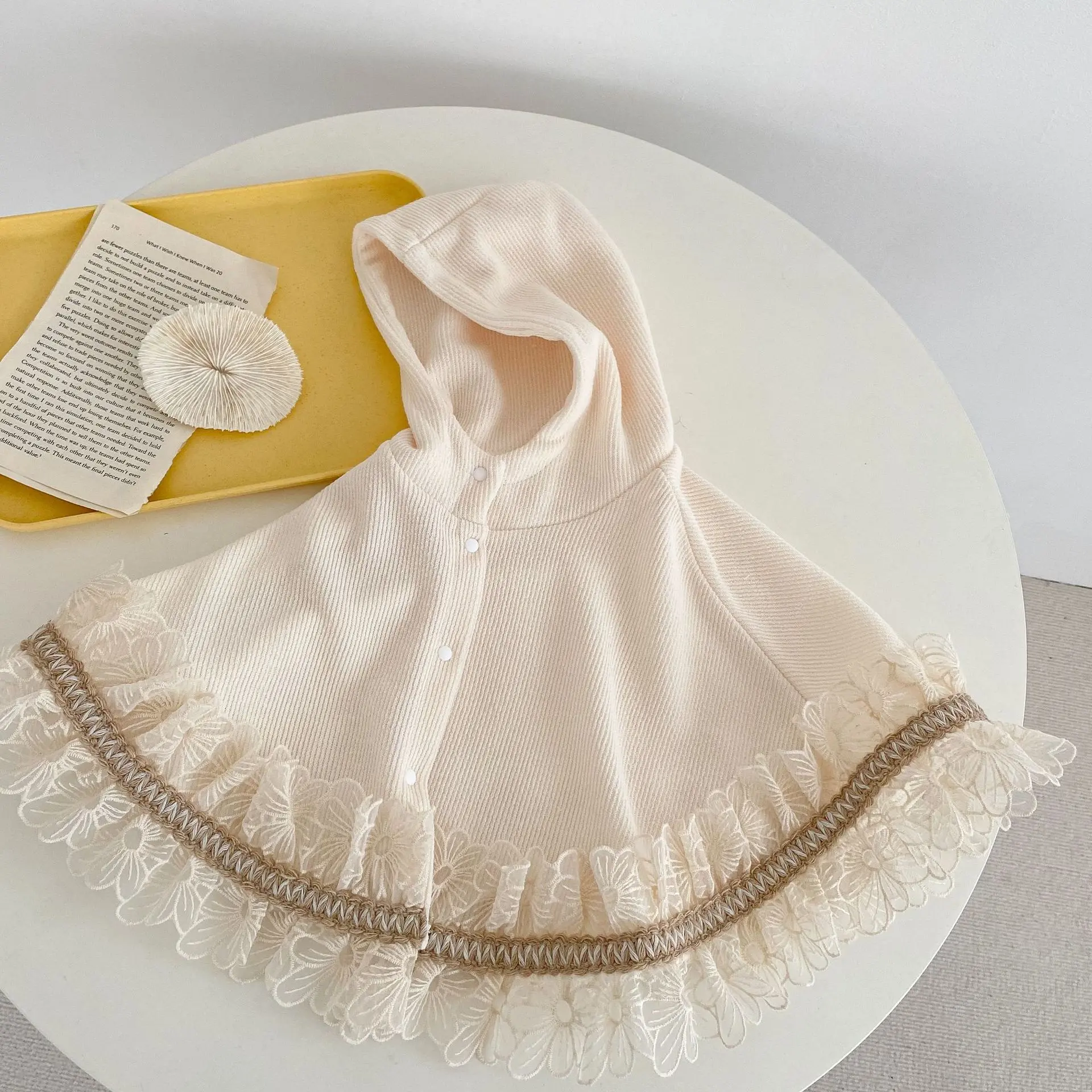 Summer new 0-3 year old baby clothing, fashionable baby girl cape, hooded lace edge outdoor cape shawl