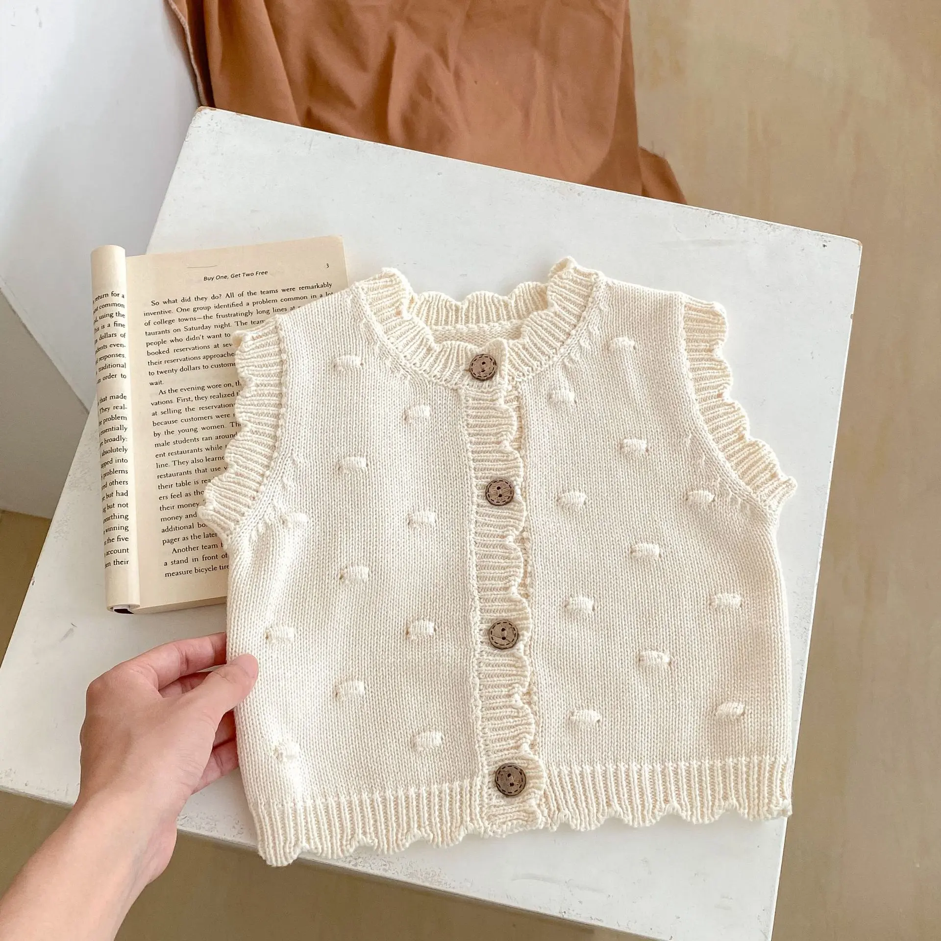 New autumn baby clothing for 0-3 years old, baby boys, baby girls, small wool ball cardigan, knitted sweater, apricot vest
