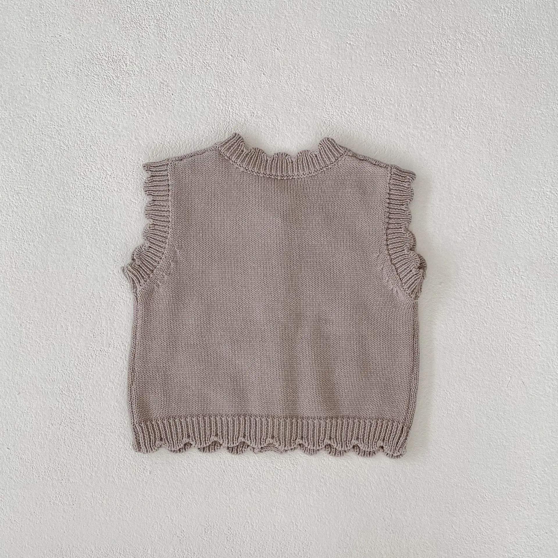 Autumn new 0-3 year old baby clothing, baby boy baby girl small wool ball cardigan knitted sweater gray vest