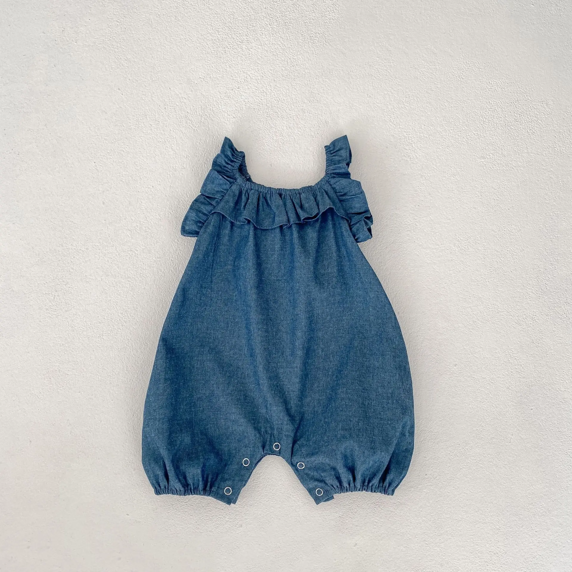 Summer new 0-3 year old baby clothing, baby  gril  denim crawling clothes, ruffled loose denim camisole jumpsuit