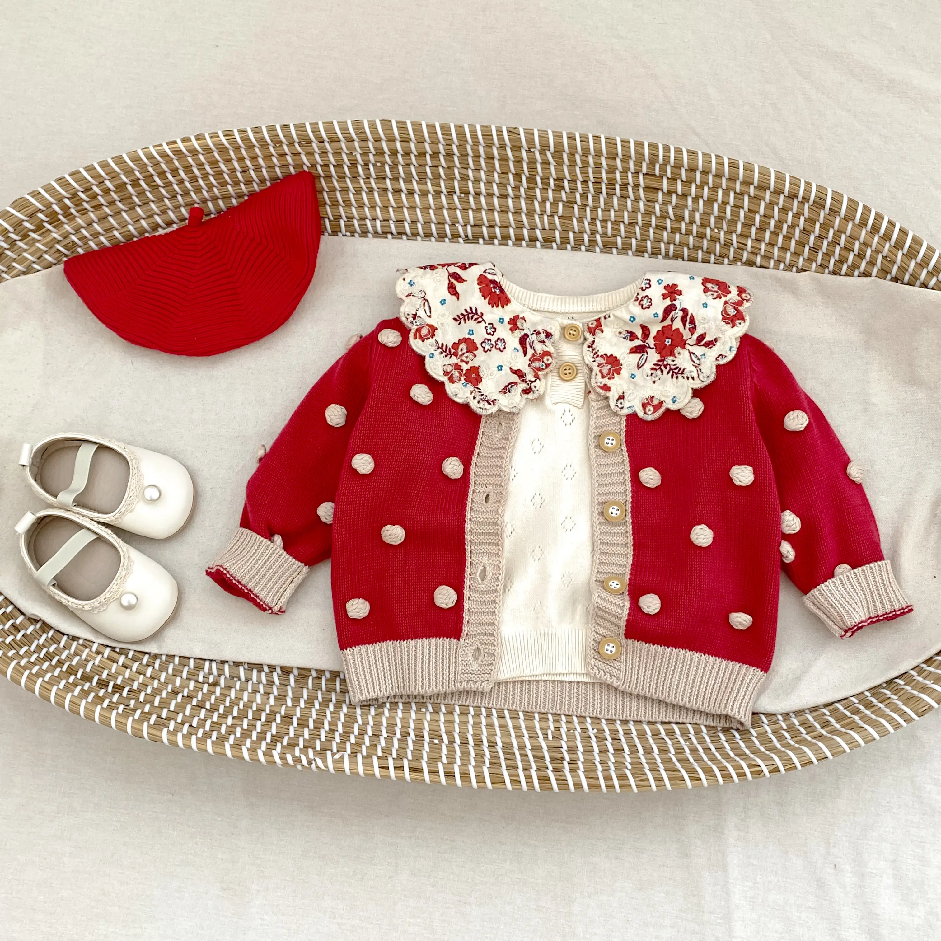 Autumn new 0-3 year old baby clothing, cute baby girl round neck polka dot color blocked long sleeved knitted cardigan