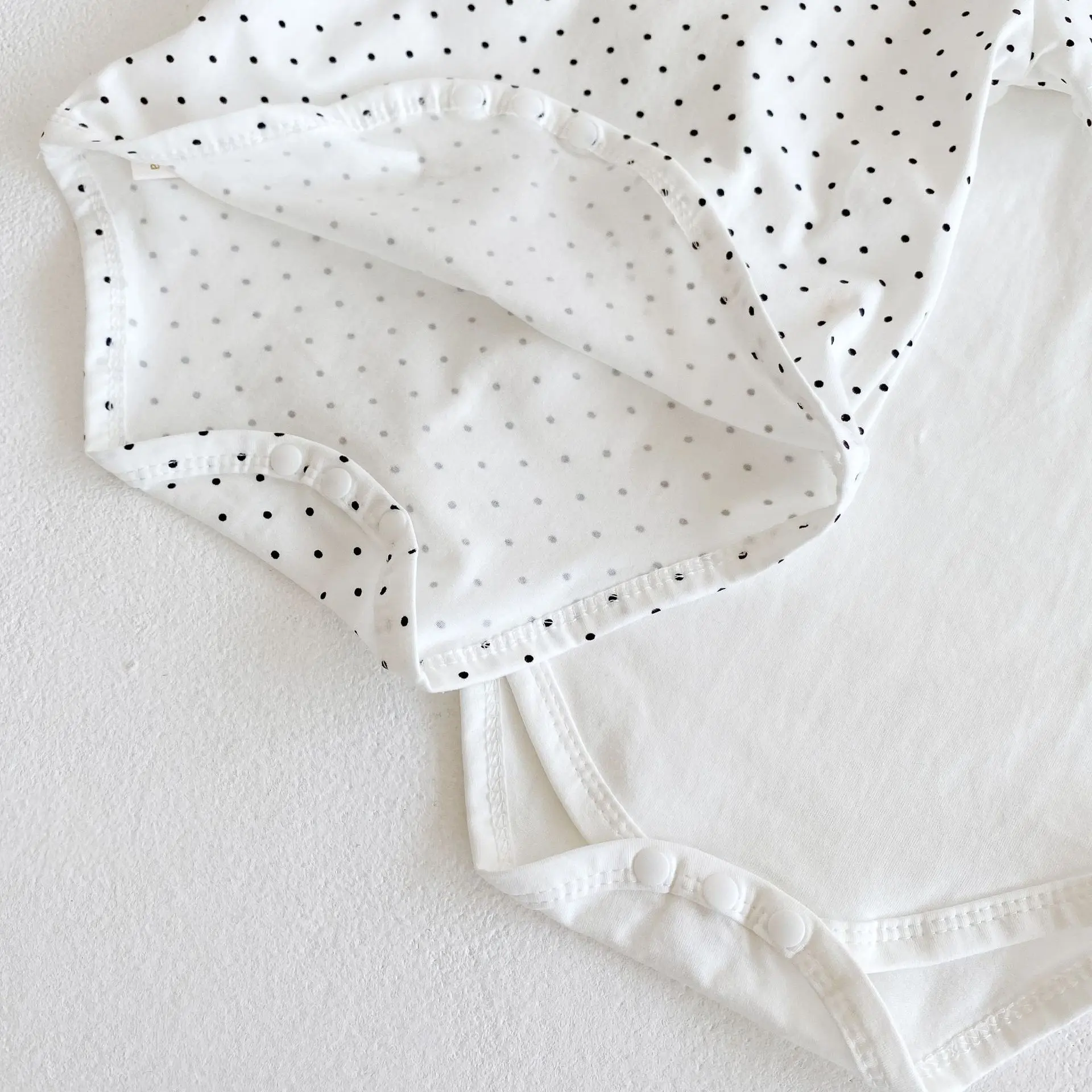 INS Summer New Fashion Versatile Short Sleeve Triangle Sweetheart for Infants and Girls Solid Color Base Doll Neck Sweetheart ju