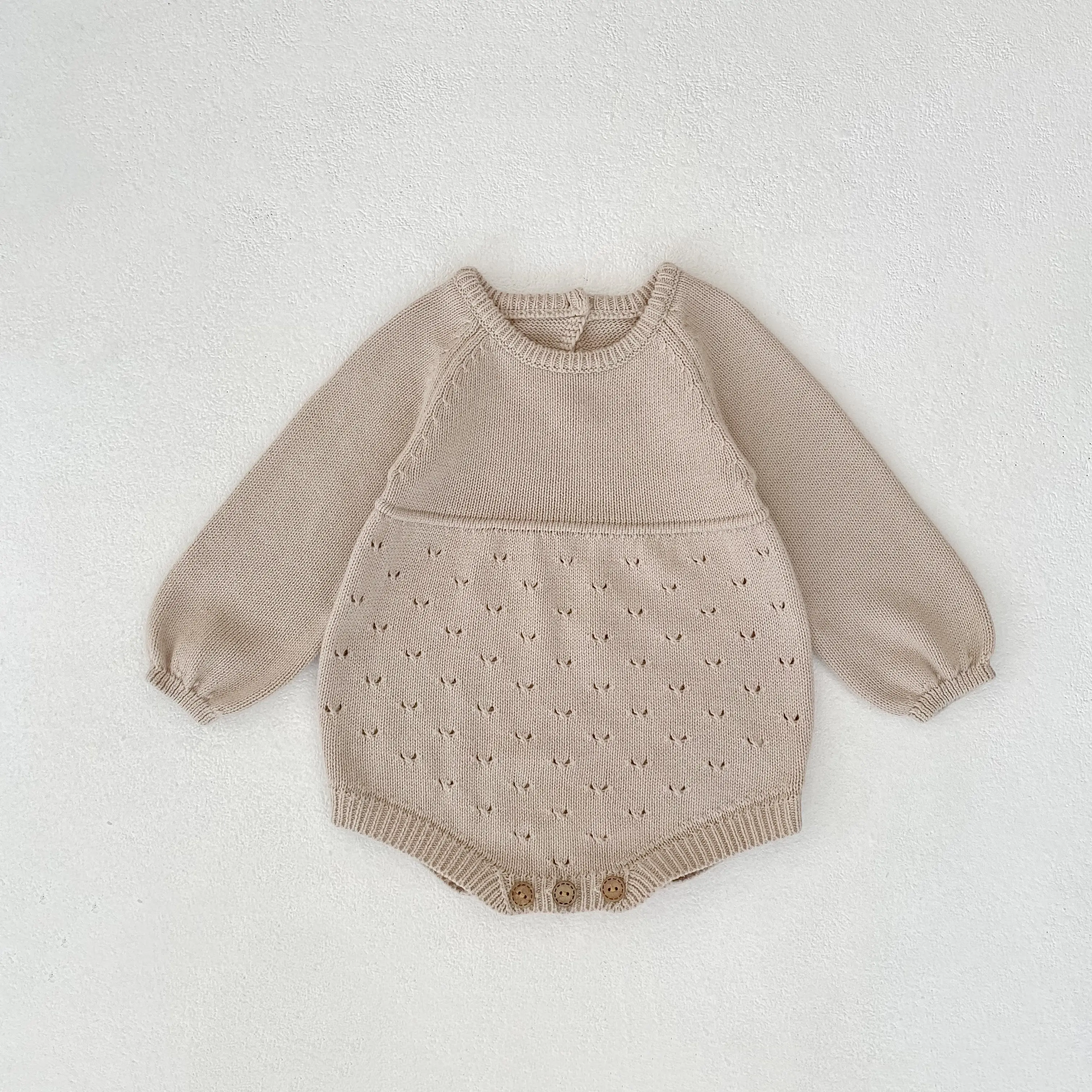 New autumn baby clothing: 0-3 year old girls' long sleeved hollow knitted jumpsuit, casual and versatile girls' jumpsuit