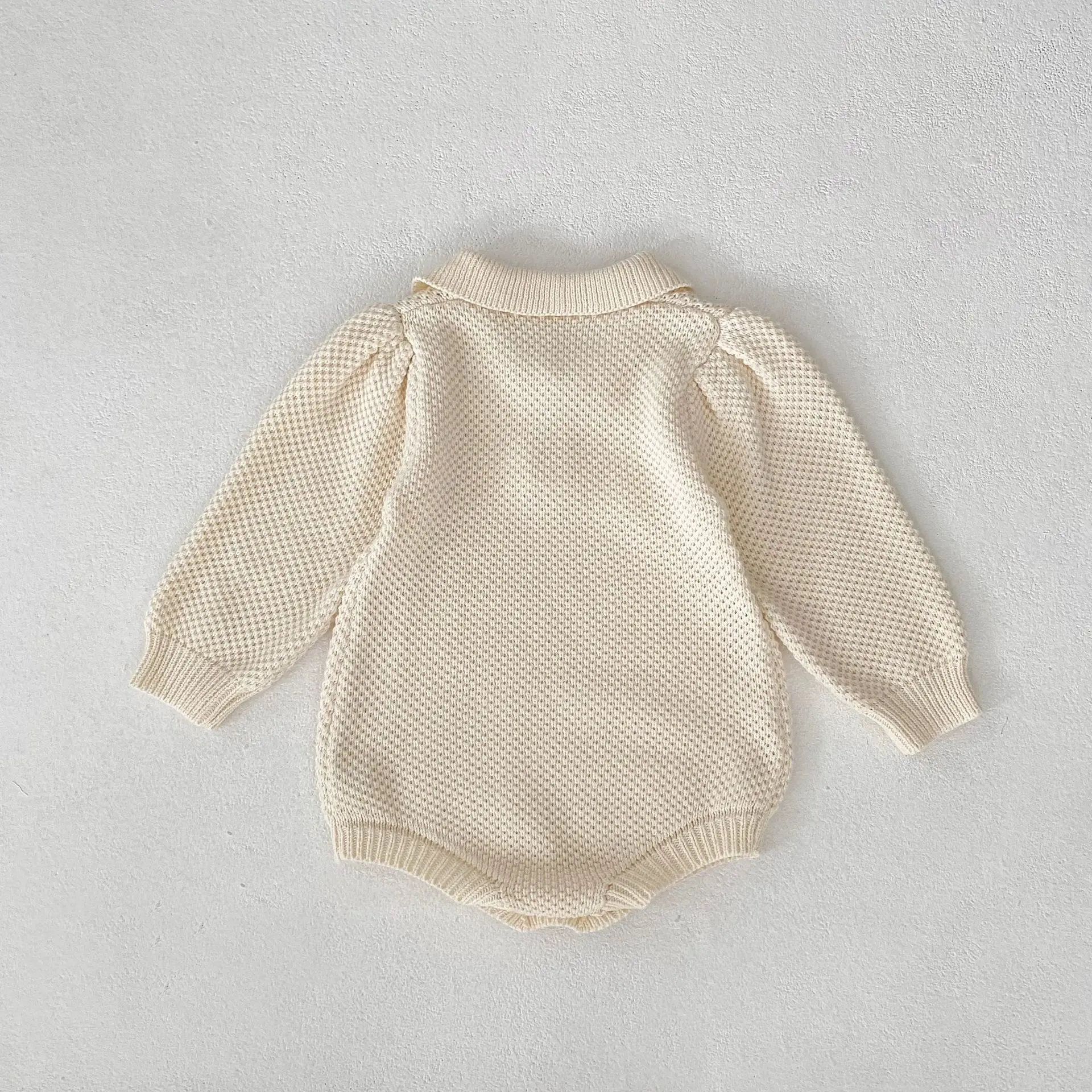 New autumn clothing for infants aged 0-3, small square neck knitted long sleeved soft apricot jumpsuit for baby girls and boys