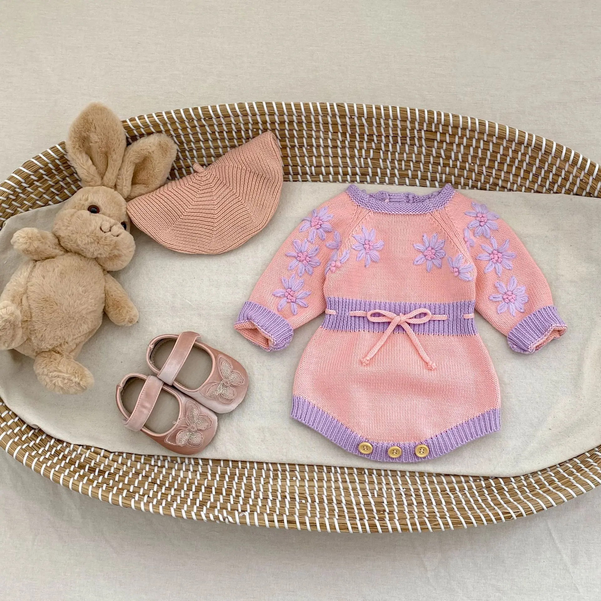 New autumn clothing for babies aged 0-2, cute baby girl handmade embroidered round neck long sleeved jumpsuit