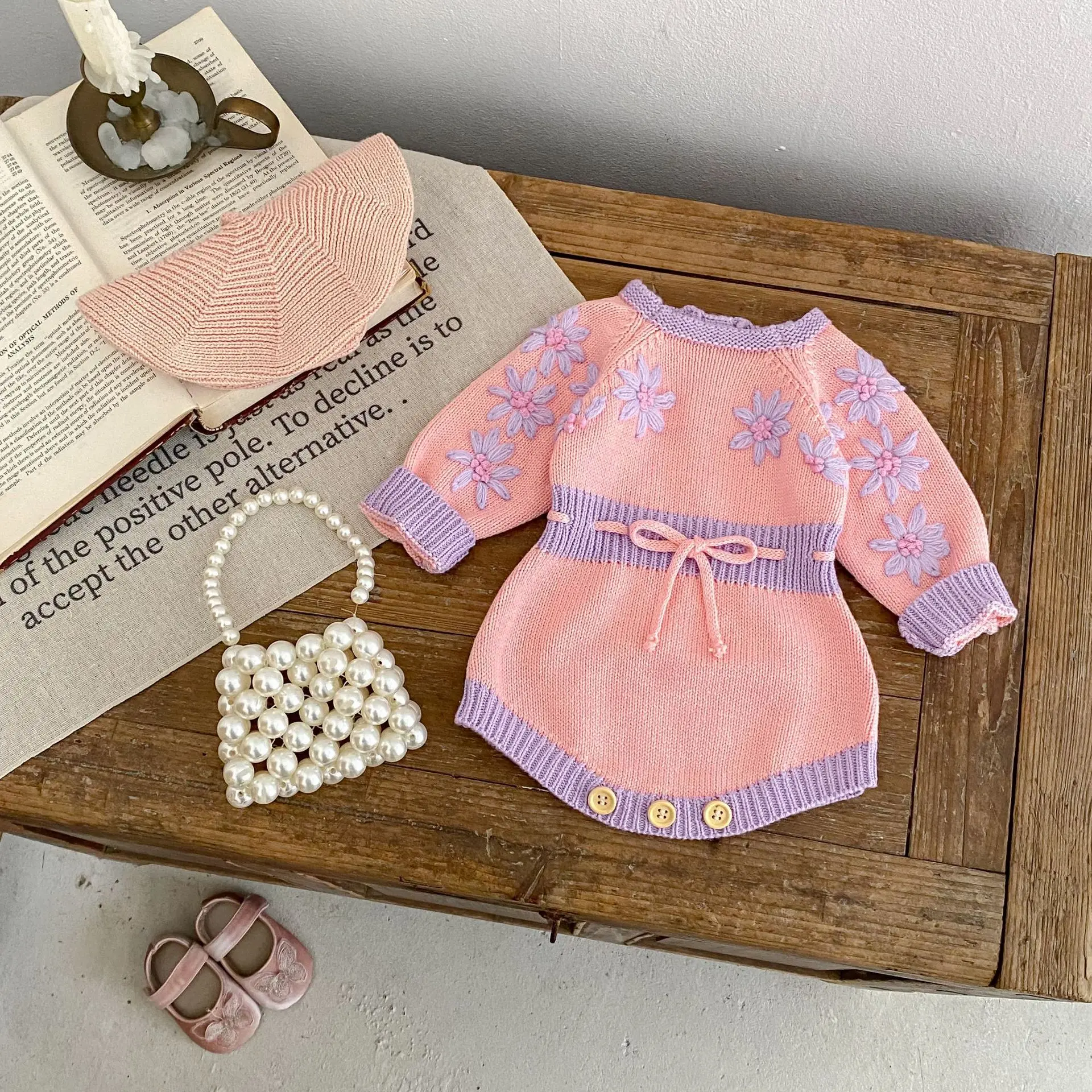 New autumn clothing for babies aged 0-2, cute baby girl handmade embroidered round neck long sleeved jumpsuit