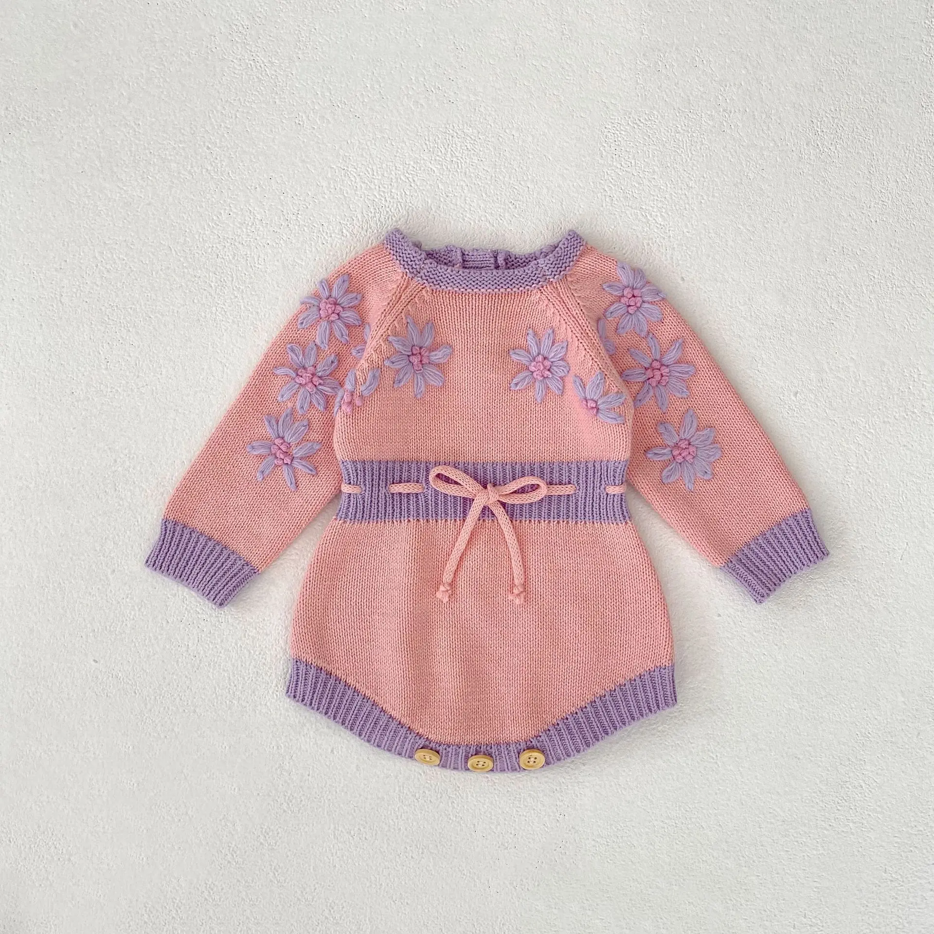 New autumn clothing for babies aged 0-2, cute baby girl handmade embroidered round neck long sleeved jumpsuit