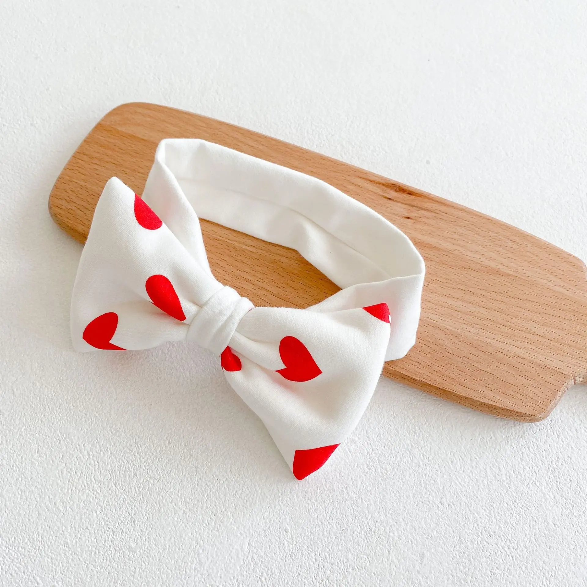 New spring and autumn baby clothing for 0-3 years old, fashionable baby girl cute heart printed long sleeved jumpsuit