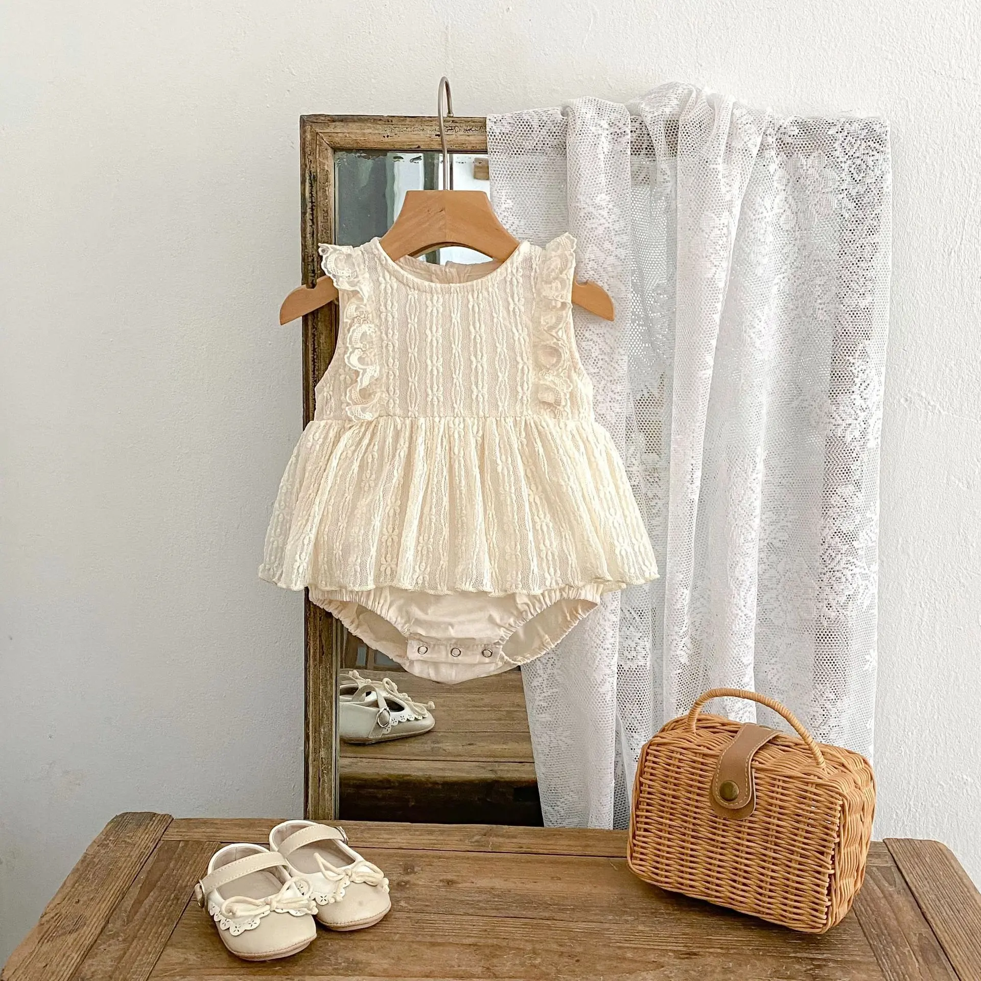 Summer new 0-3 year old baby clothing, sweet lace patchwork sleeveless jumpsuit for baby girls