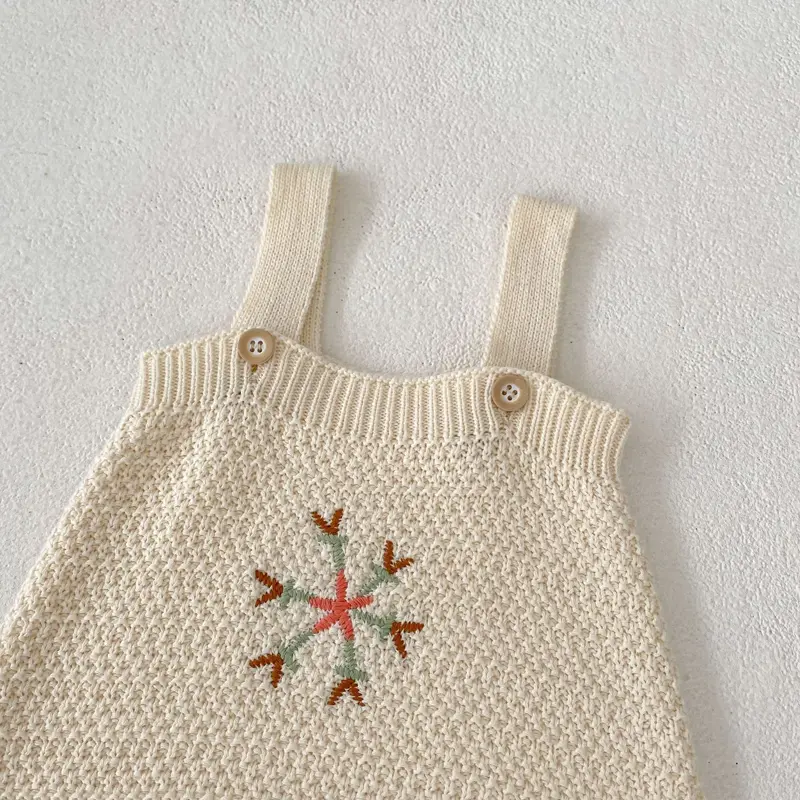 New autumn baby clothing, 0-3 year old female baby, colorful snowflake embroidered knitted jumpsuit, crawling suit