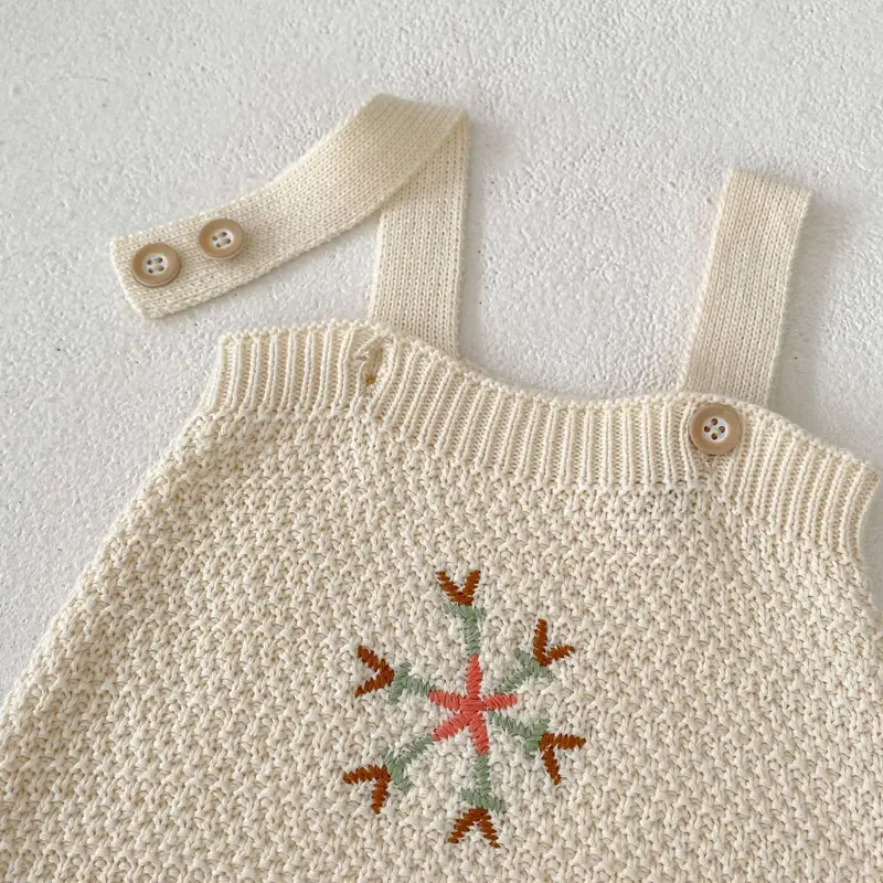 New autumn baby clothing, 0-3 year old female baby, colorful snowflake embroidered knitted jumpsuit, crawling suit