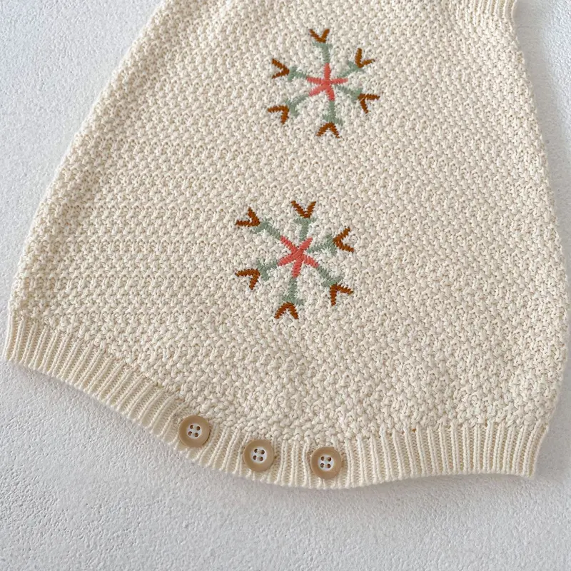 New autumn baby clothing, 0-3 year old female baby, colorful snowflake embroidered knitted jumpsuit, crawling suit