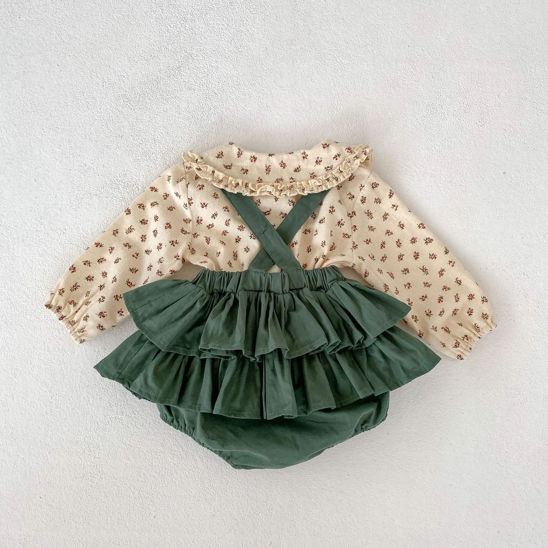 Spring and Autumn New Fashion Versatile Set for Infants and Girls aged 0-3, Green Sling Skirt Pants+Floral Long sleeved Wooden E