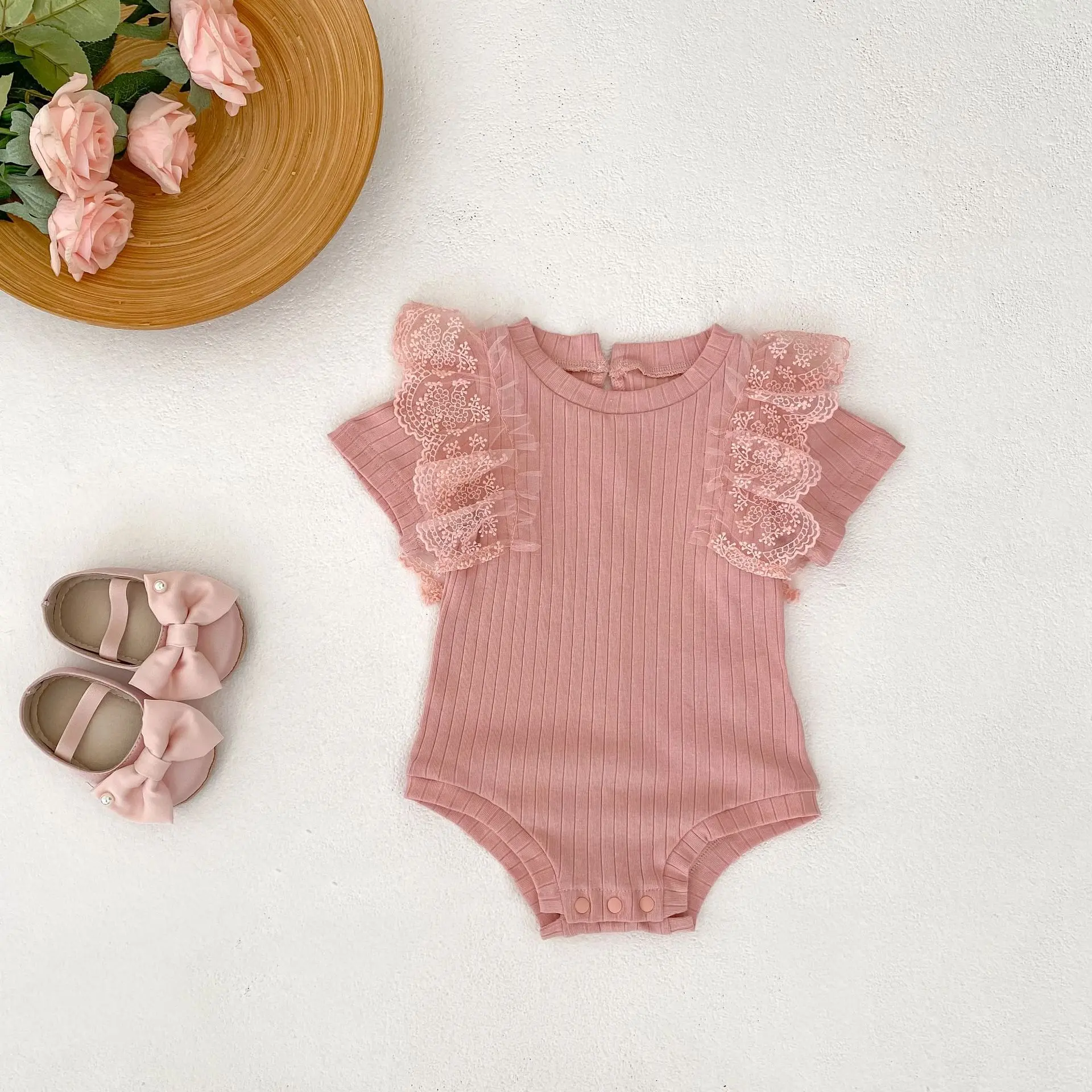 Summer new baby clothes for 0-3 years old, exquisite baby girl lace, flying sleeves, princess style knitted jumpsuit