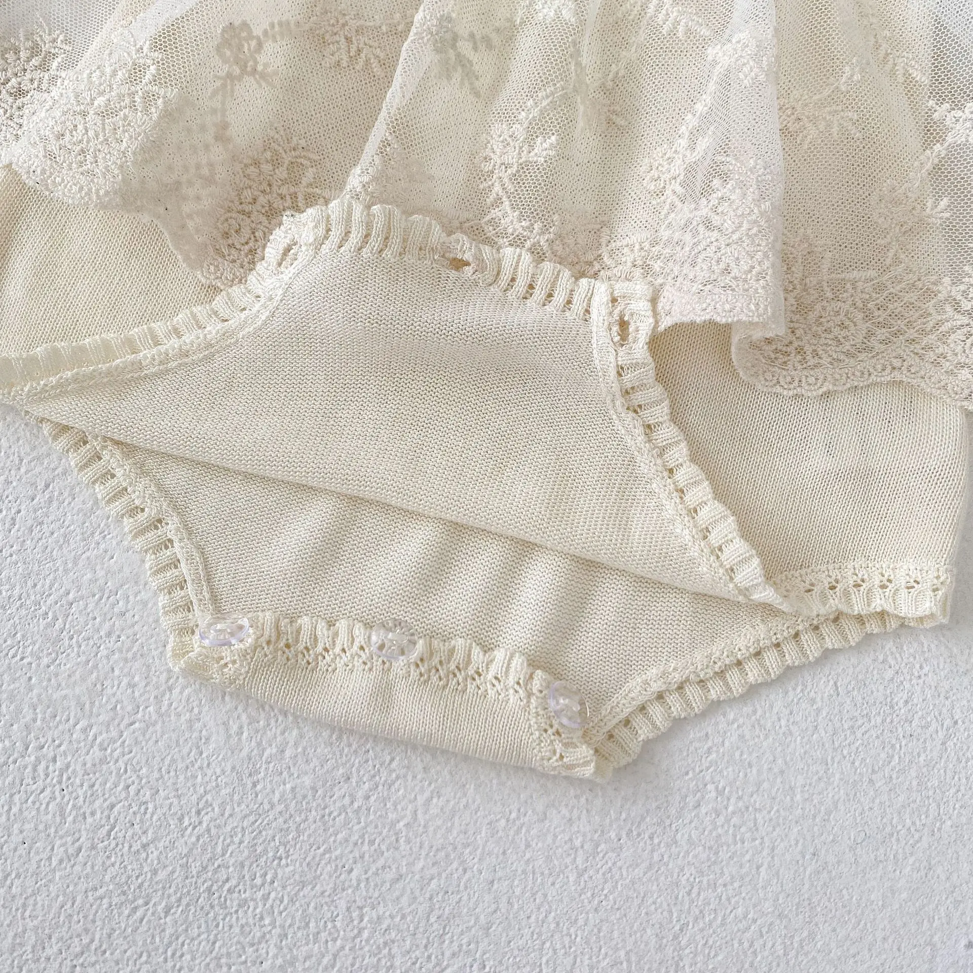 New baby clothes for summer, baby girls aged 0-3 years, lace stitched suspender onesies