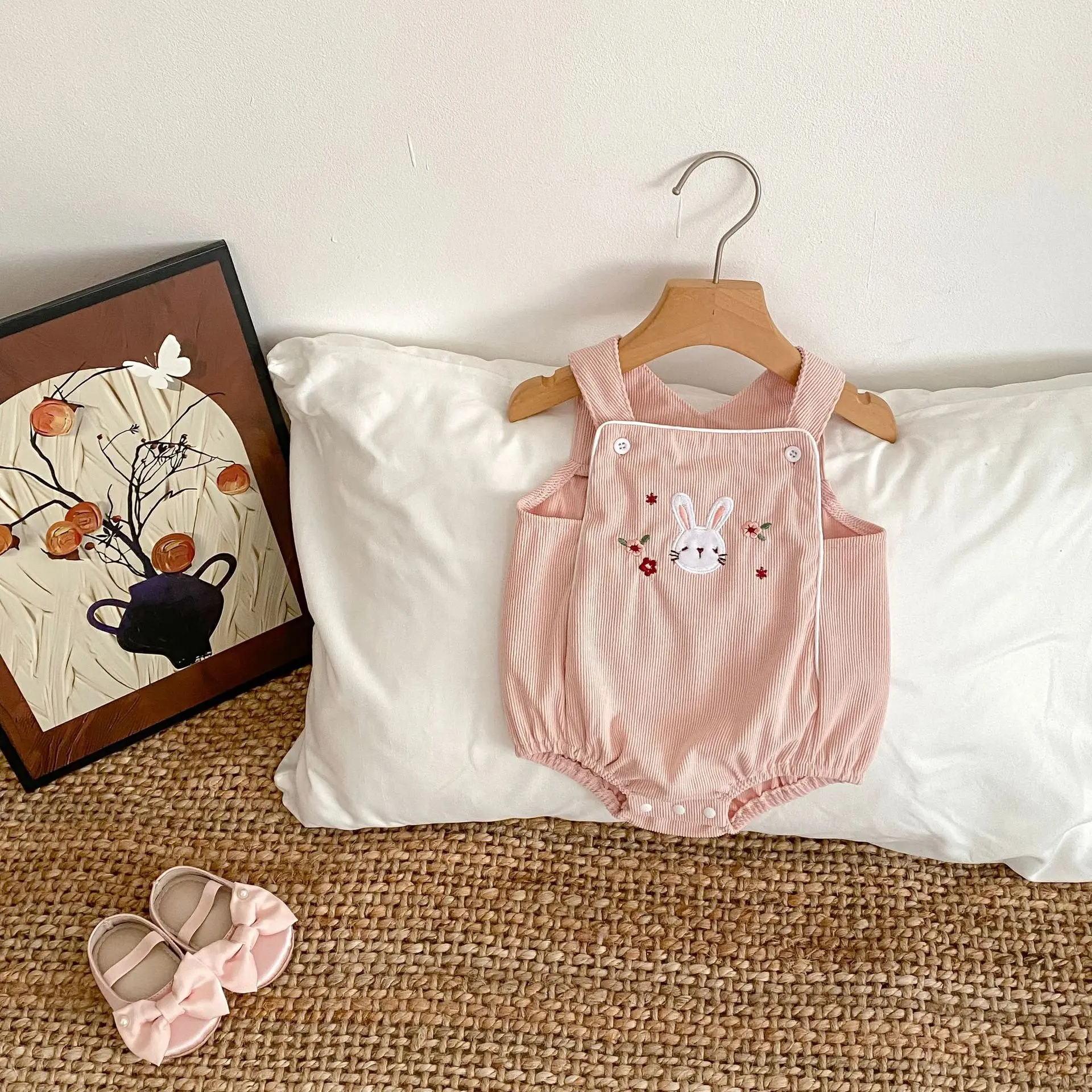 New autumn baby clothing for 0-3 years old, fashionable baby girl jumpsuit, corduroy rabbit embroidered triangle jumpsuit
