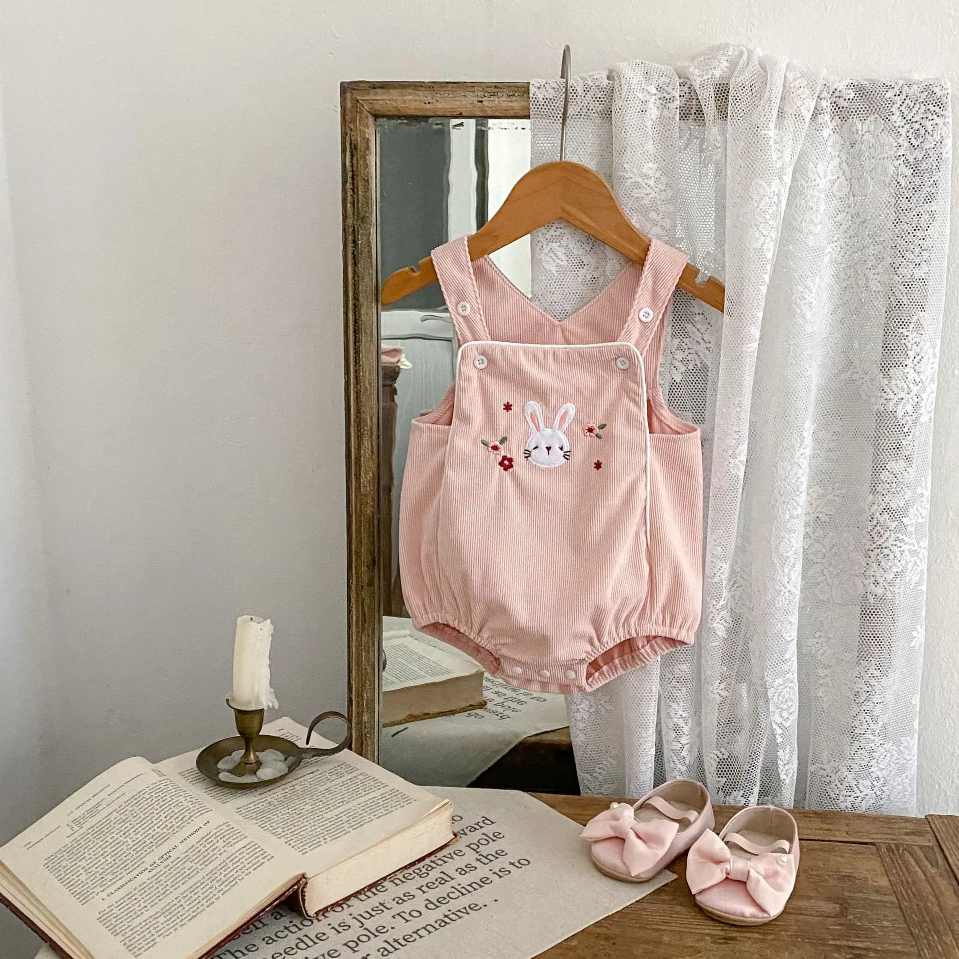 New autumn baby clothing for 0-3 years old, fashionable baby girl jumpsuit, corduroy rabbit embroidered triangle jumpsuit