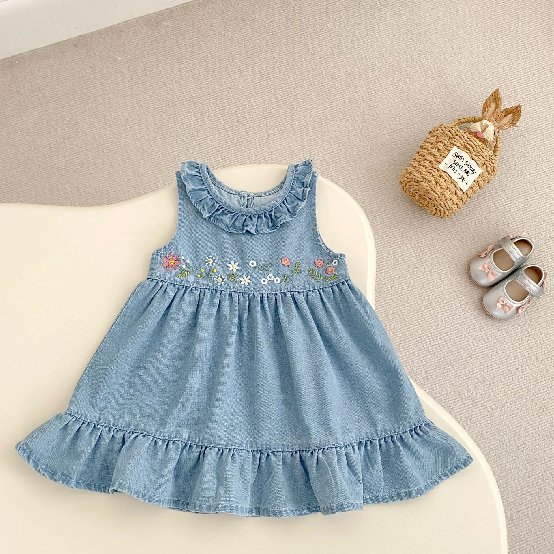 Summer new 0-3 year old baby clothing, fashionable denim dress for baby girls, embroidered long skirt