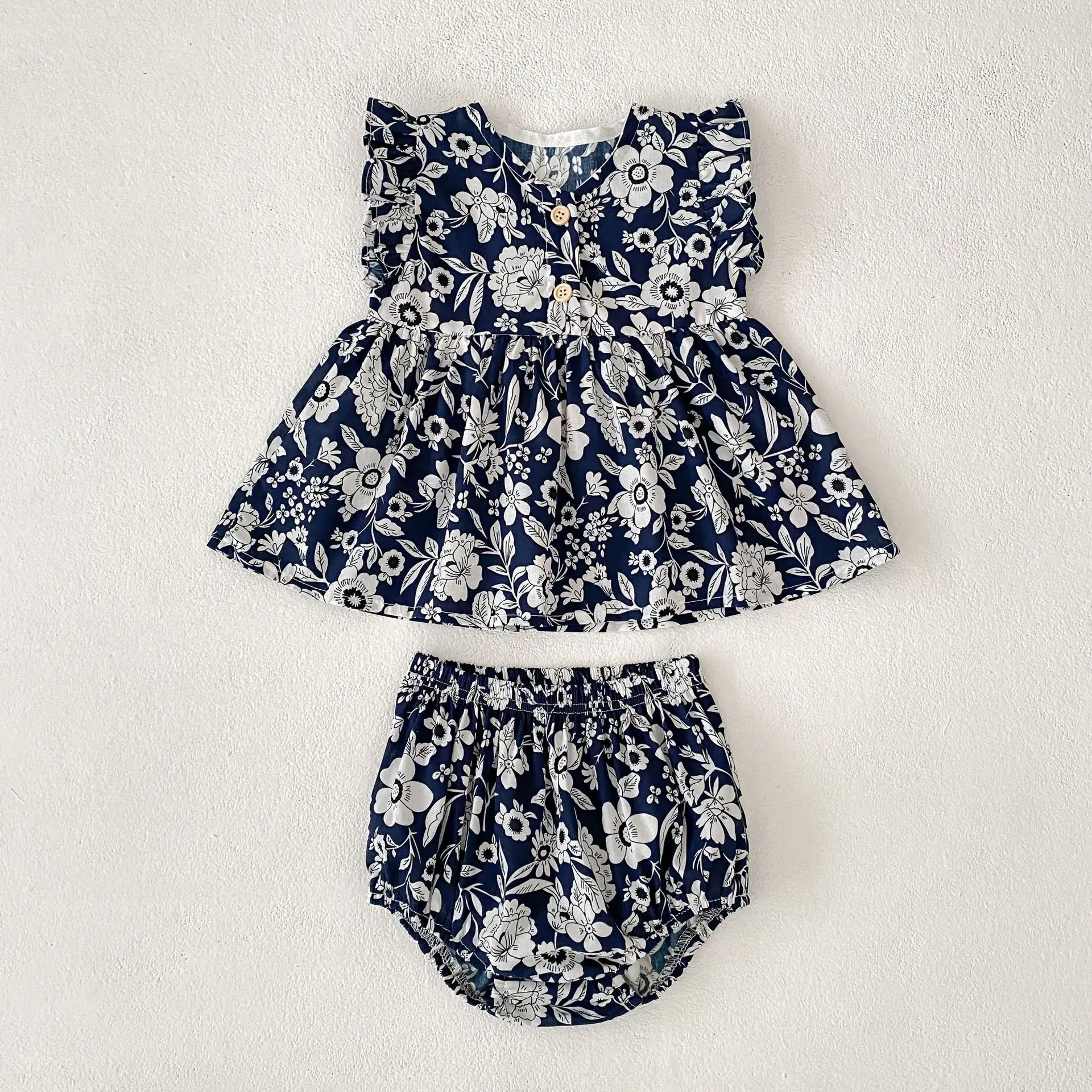 Summer new baby clothes for 0-3 years old, baby girl suit, flower printed flying sleeve top + triangular short pants