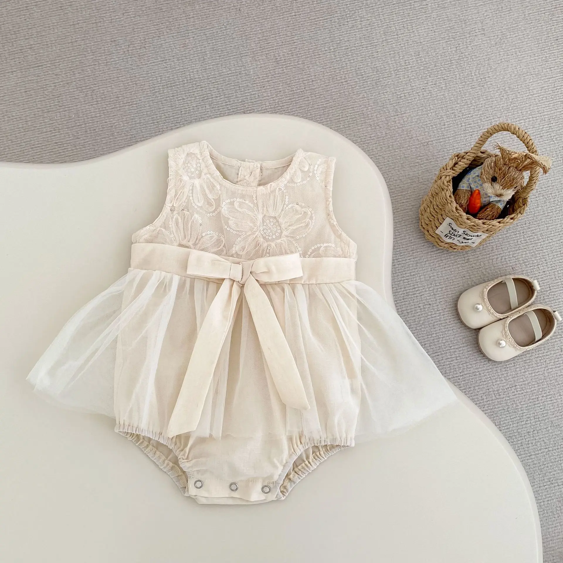 Summer new 0-3 year old baby clothing, exquisite baby girl princess skirt embroidered triangle jumpsuit skirt