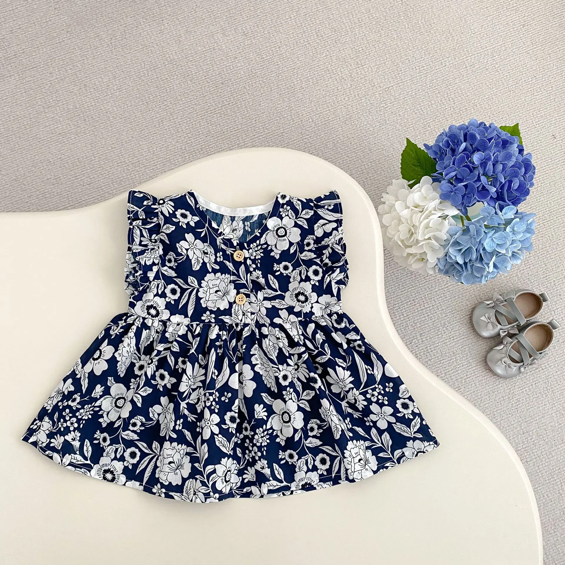 Summer new baby clothes for 0-3 years old, baby girl suit, flower printed flying sleeve top + triangular short pants
