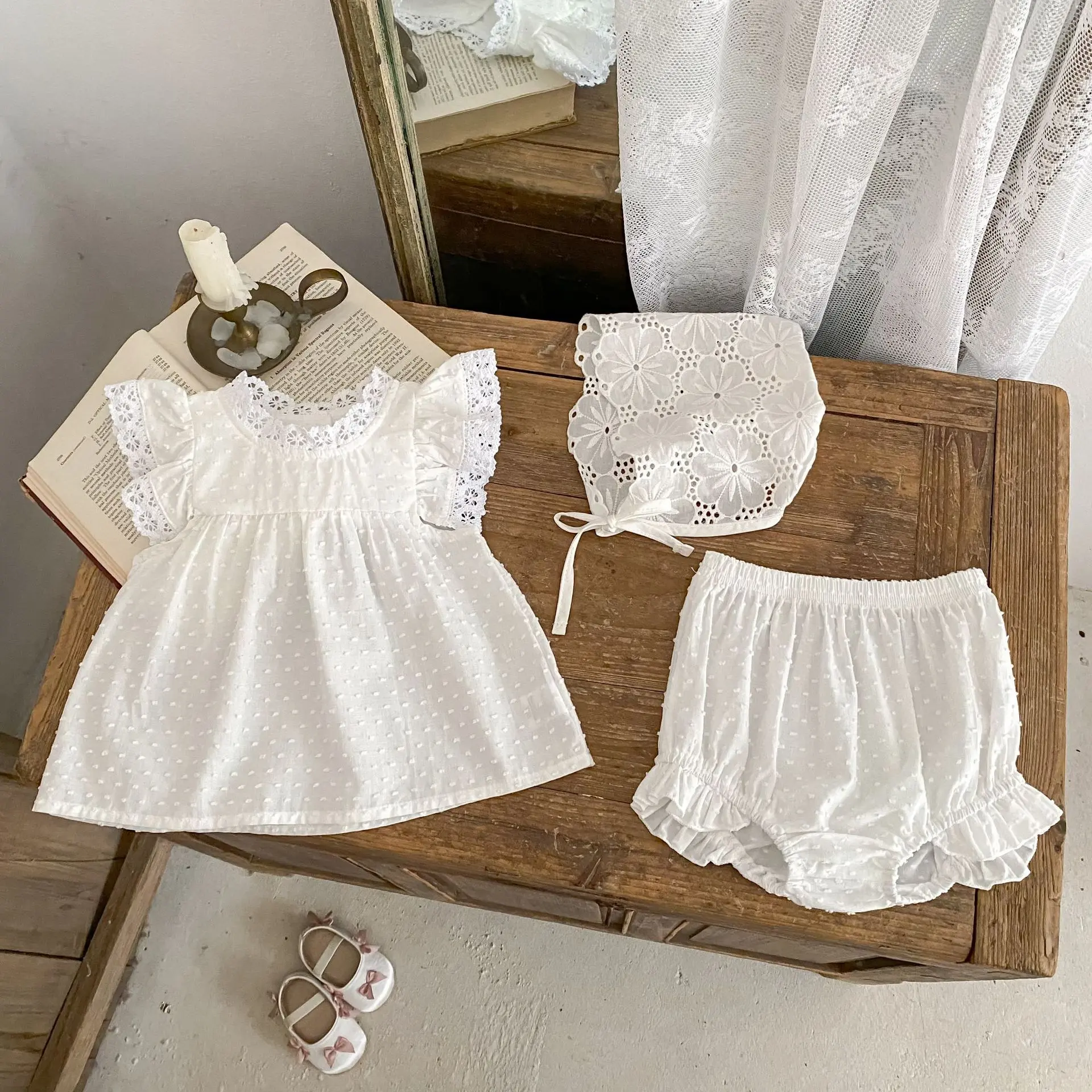 New summer baby clothes for 0-3 years old, fresh and sweet baby girl with flying sleeves and lace top + cute ruffled shorts