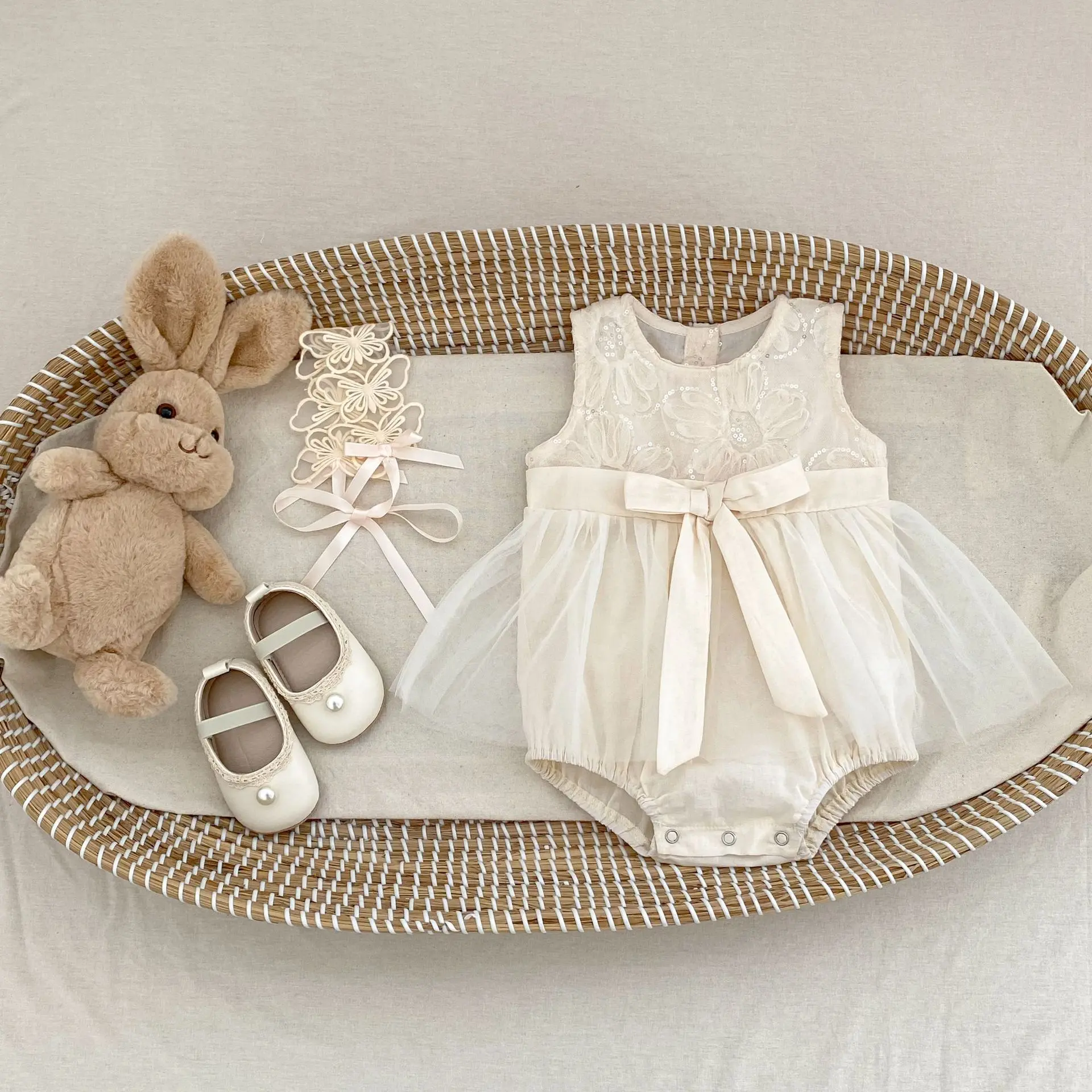 Summer new 0-3 year old baby clothing, exquisite baby girl princess skirt embroidered triangle jumpsuit skirt