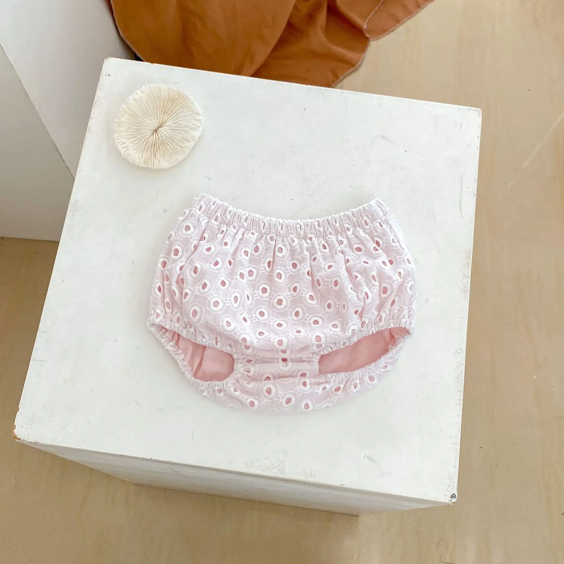 Summer new 0-3 year old baby clothing, baby girl set, hollowed out double-layer top+shorts
