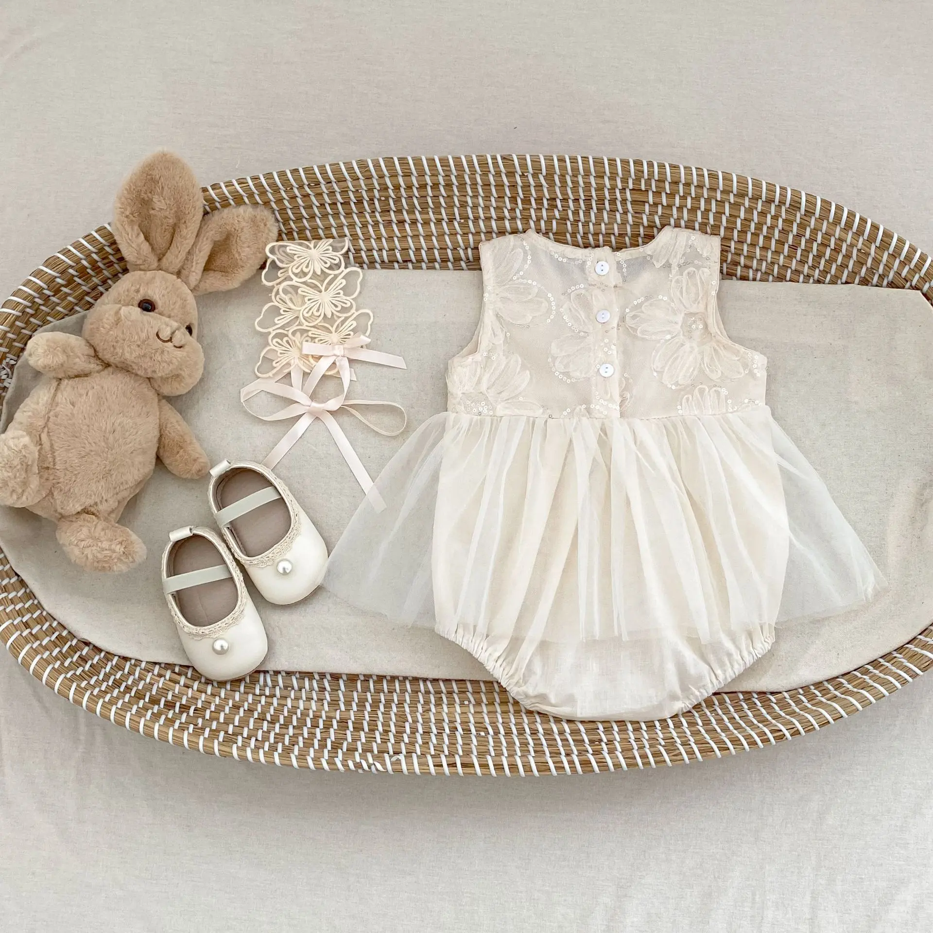 Summer new 0-3 year old baby clothing, exquisite baby girl princess skirt embroidered triangle jumpsuit skirt