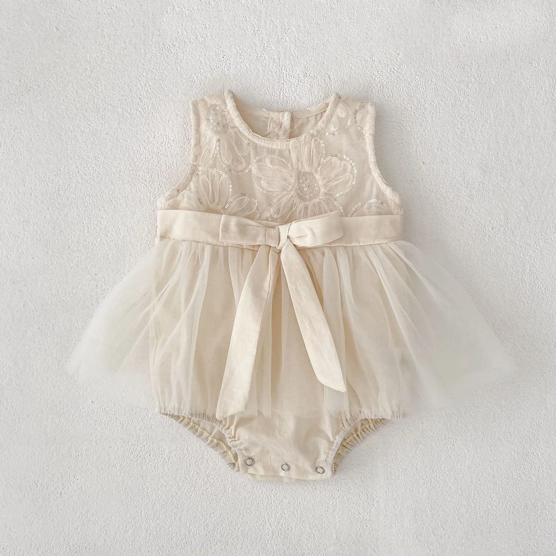 Summer new 0-3 year old baby clothing, exquisite baby girl princess skirt embroidered triangle jumpsuit skirt