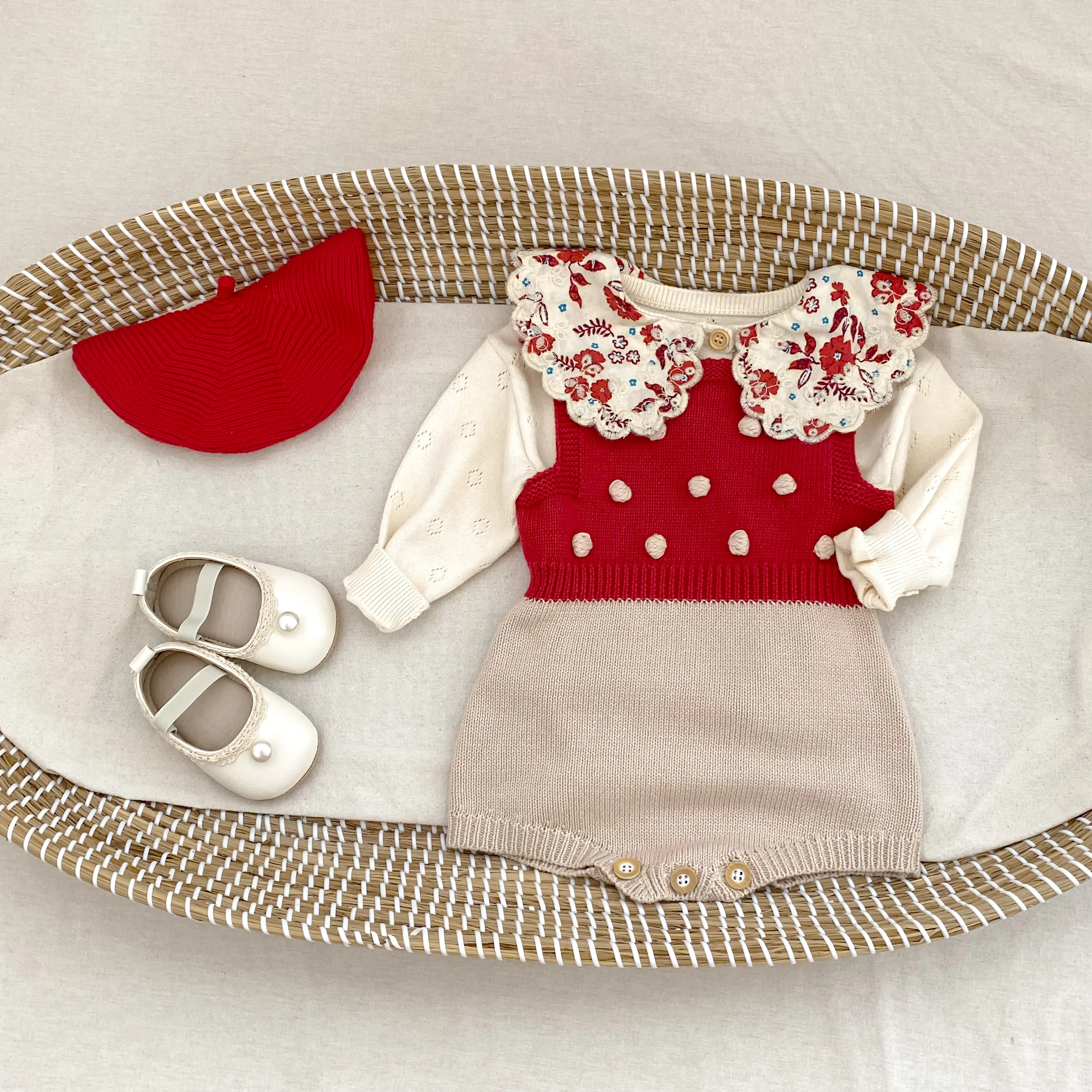 Autumn new 0-3 year old baby clothing, cute baby girl round neck polka dot color blocked knit jumpsuit