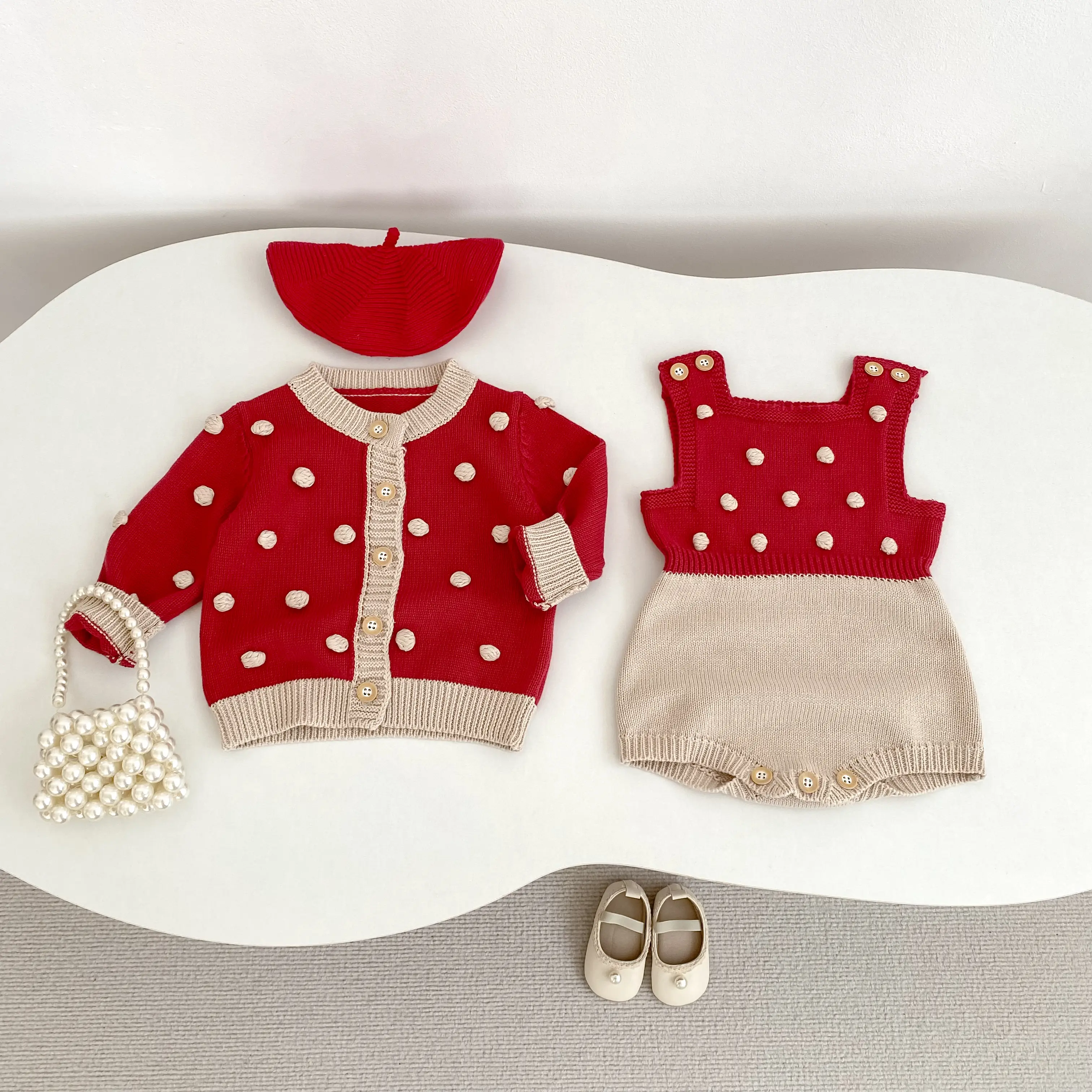 Autumn new 0-3 year old baby clothing, cute baby girl round neck polka dot color blocked knit jumpsuit