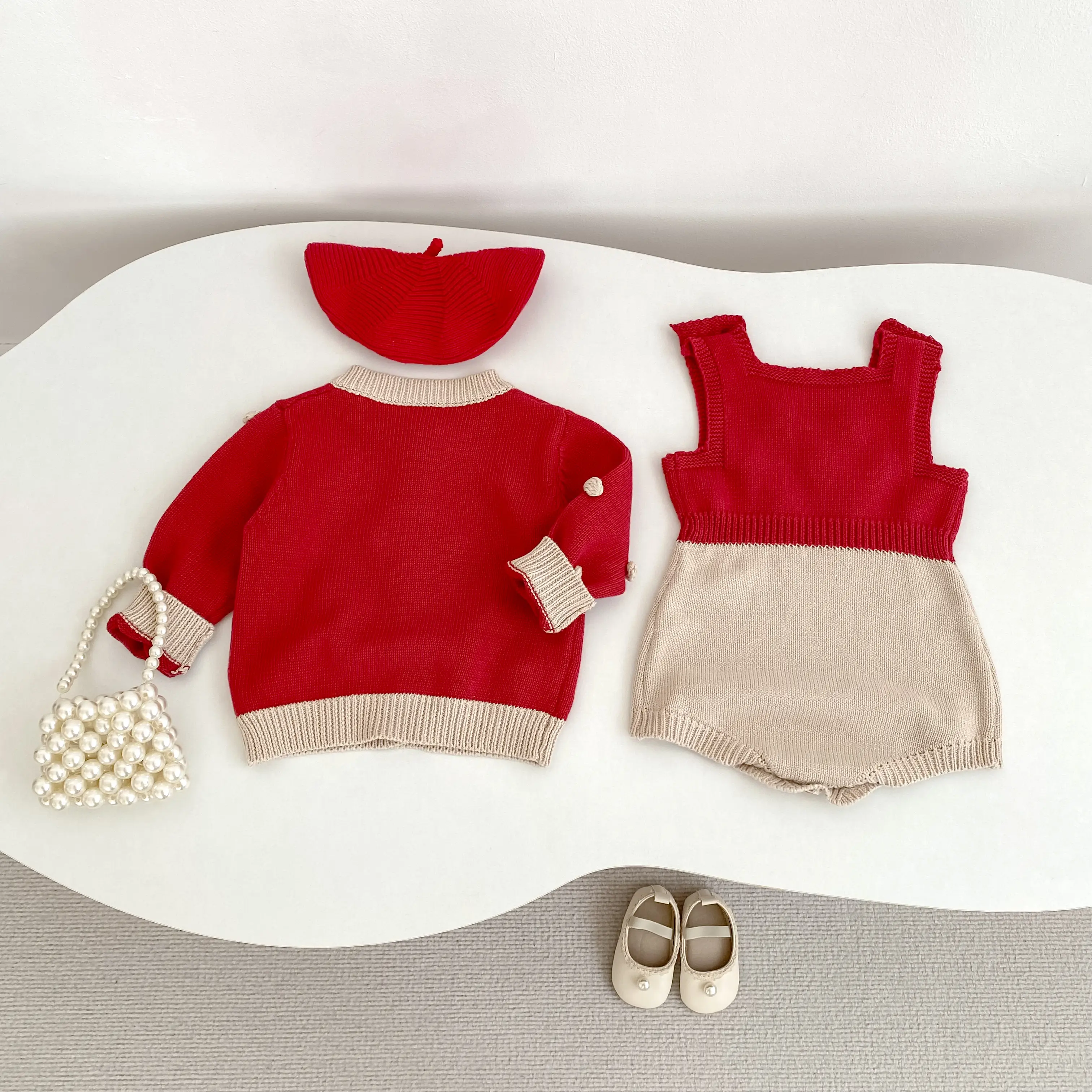 Autumn new 0-3 year old baby clothing, cute baby girl round neck polka dot color blocked knit jumpsuit