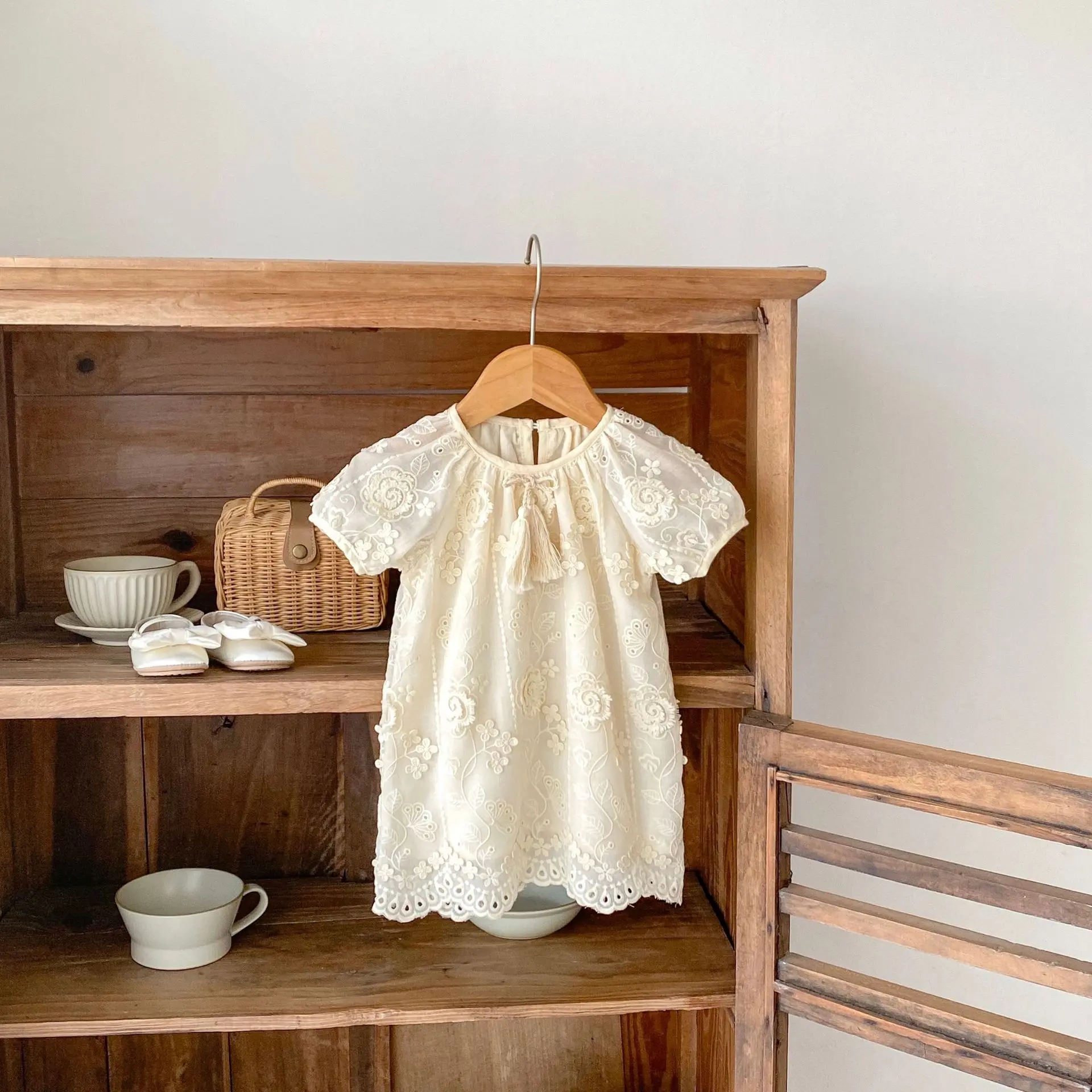 Summer new 0-3 year old baby clothing, baby girl dresses, three-dimensional flower embroidered short sleeved dresses