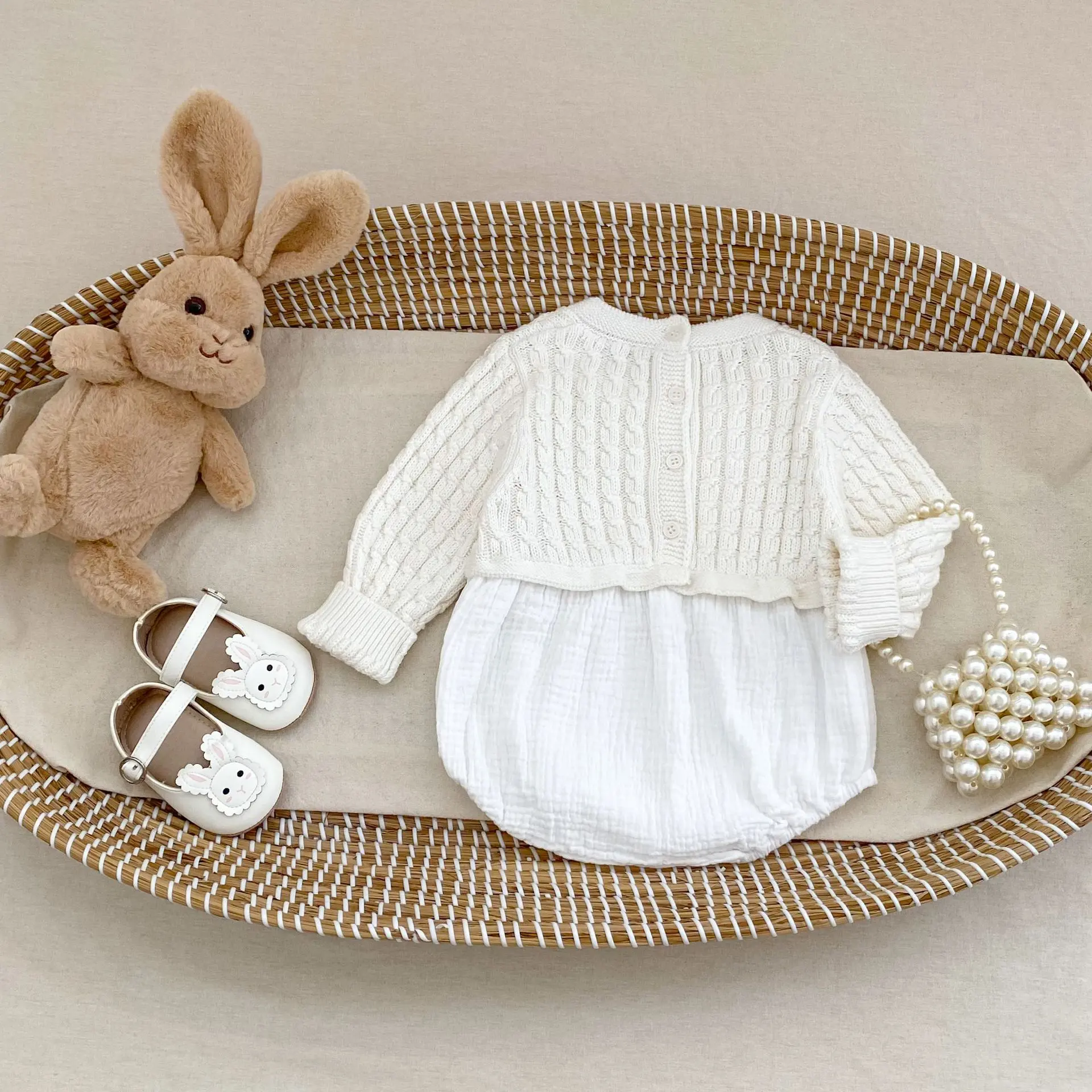 Autumn new 0-3 year old baby clothing, cute baby girl knitted patchwork cotton long sleeved jumpsuit