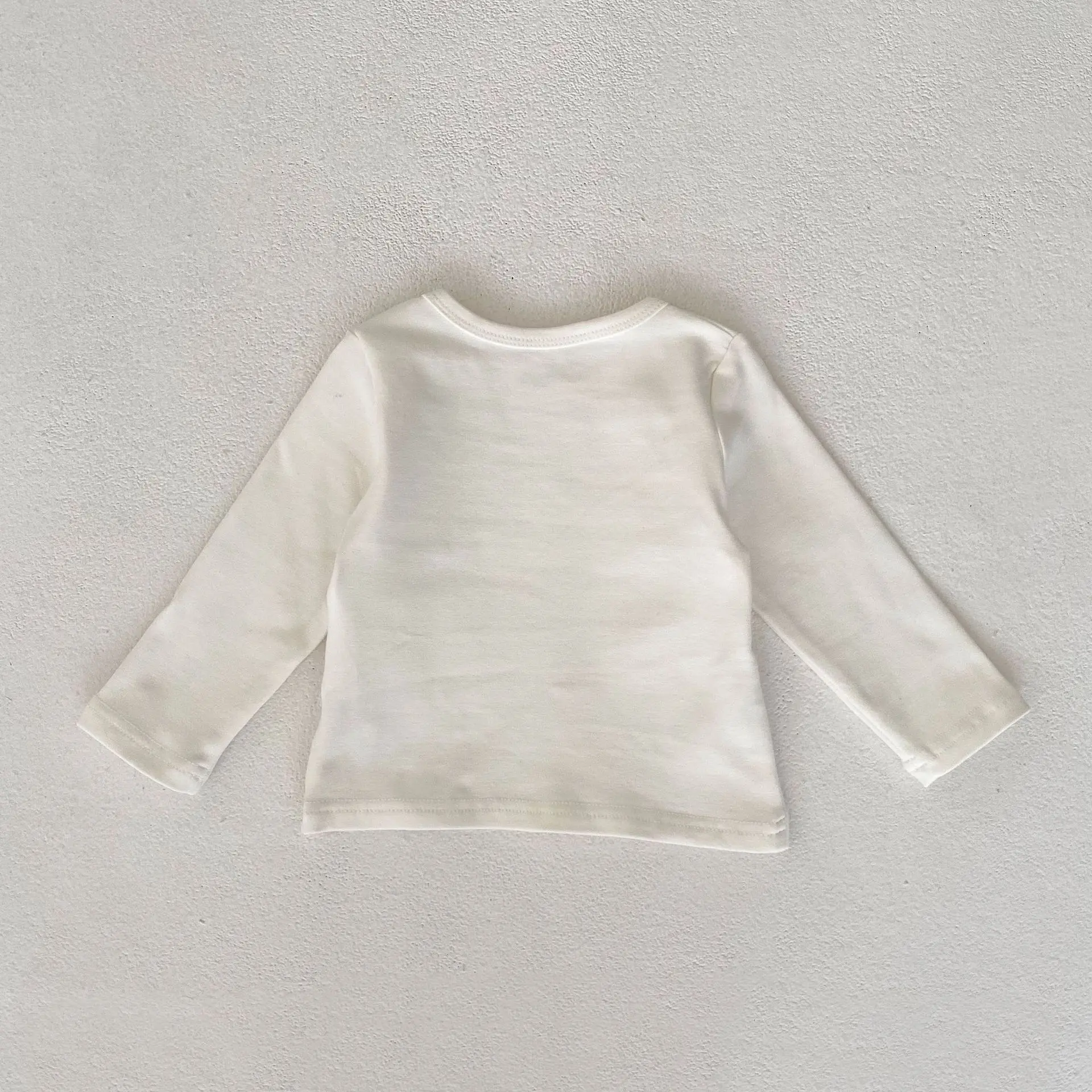 Autumn new 0-3 year old baby clothing, solid color long sleeved round neck top for baby girls, baby boys, classic and versatile