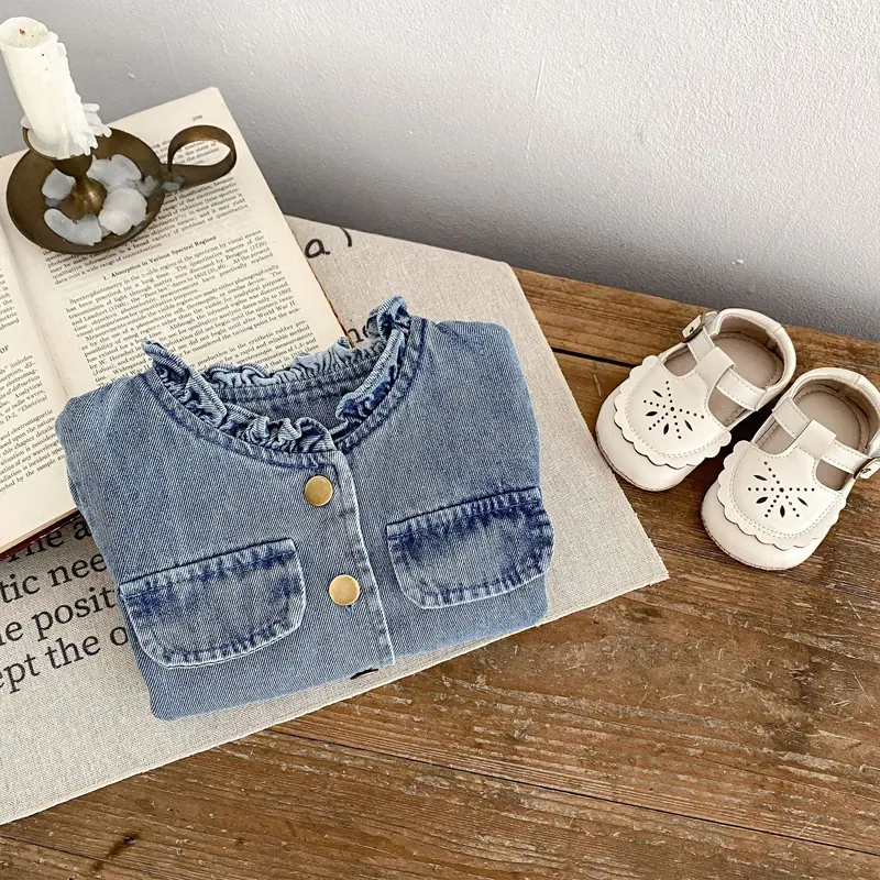 Autumn new baby clothing, 0-7 year old female baby, fashionable jacket with black fungus collar denim long sleeved jacket