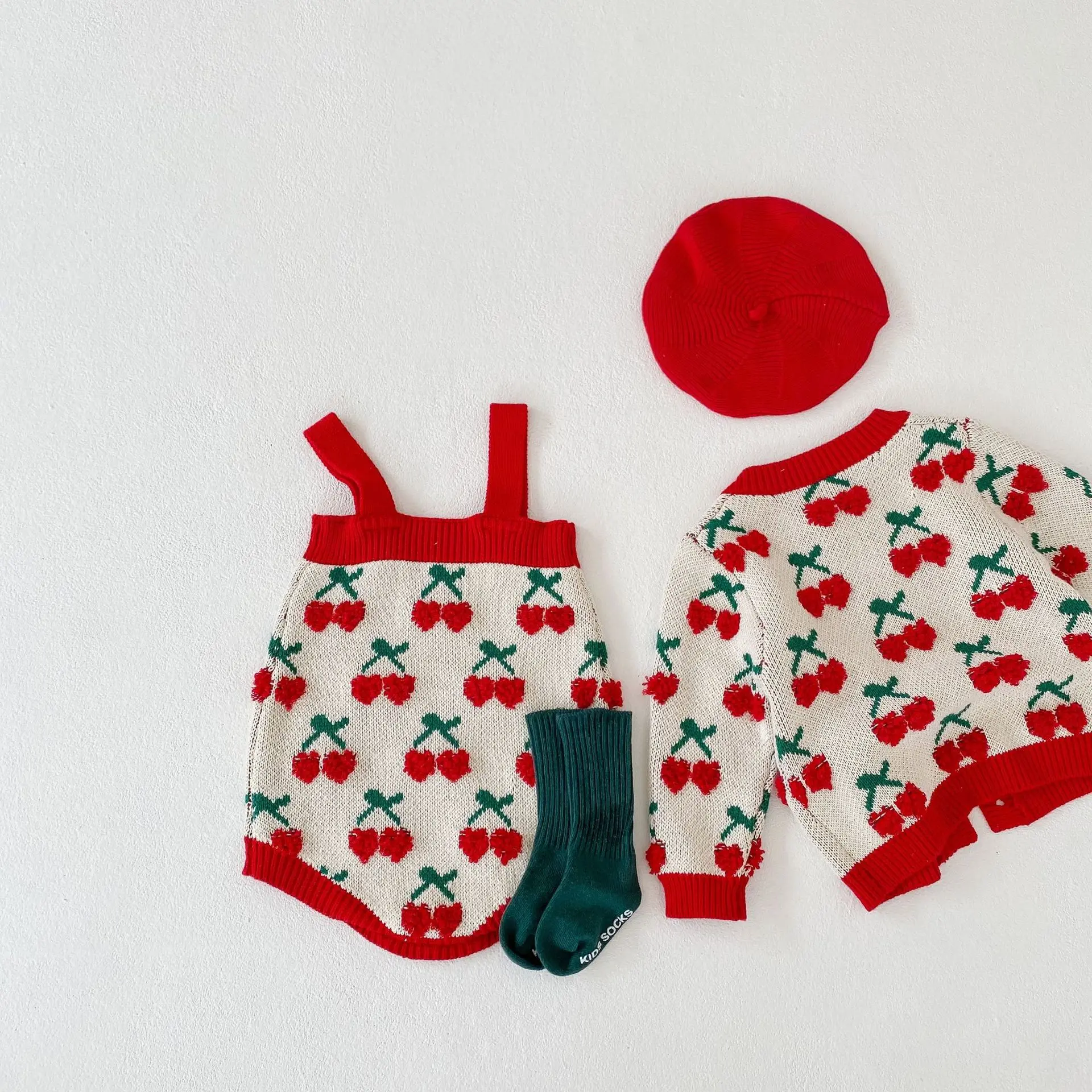 New autumn baby clothing for 0-3 years old, fashionable baby girl knitted cherry embroidered triangle jumpsuit