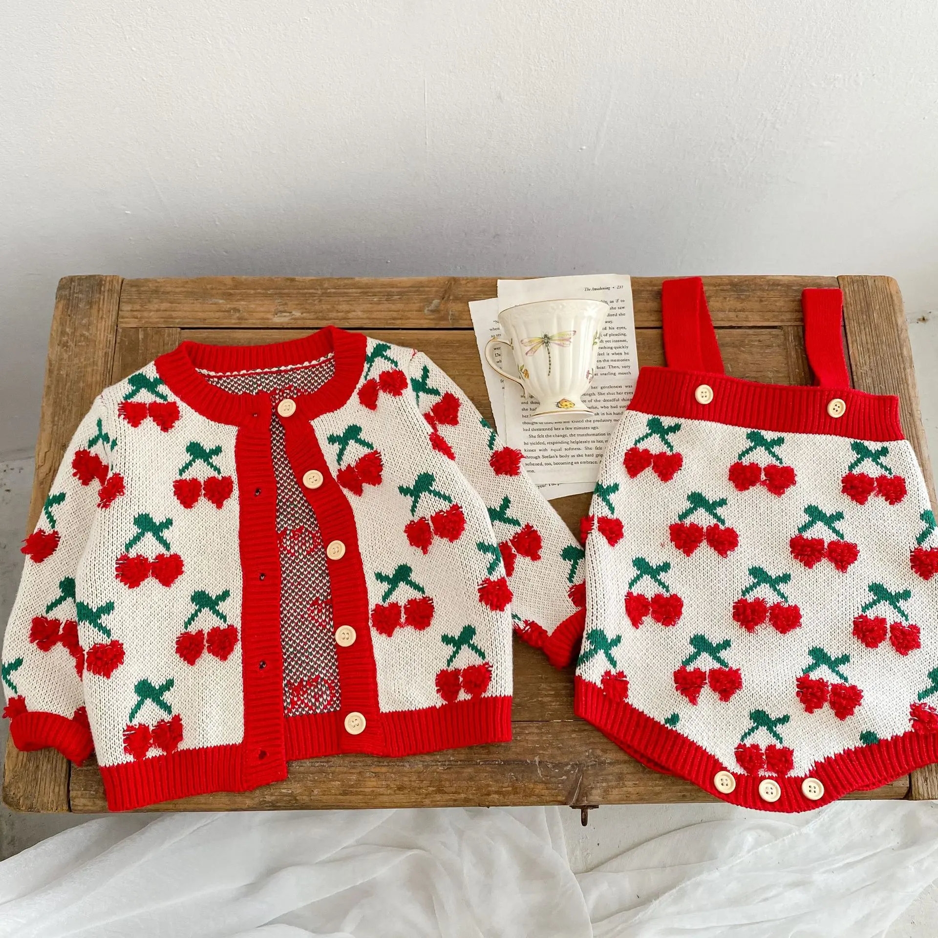 New autumn baby clothing for 0-3 years old, fashionable baby girl knitted cherry embroidered triangle jumpsuit