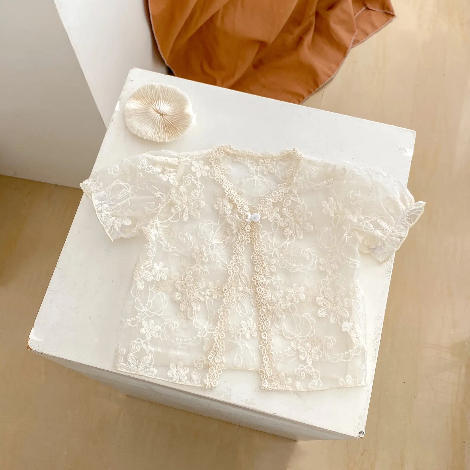 Summer  new 0-3 year old baby clothing: cute baby girl sweet lace bubble delicate short sleeved shirt