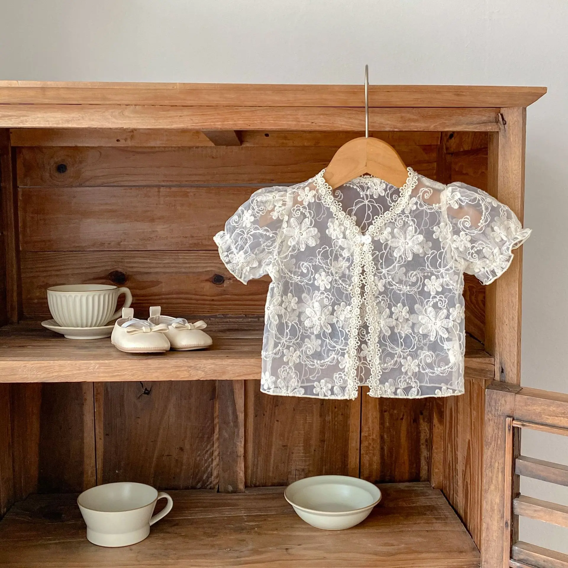 Summer  new 0-3 year old baby clothing: cute baby girl sweet lace bubble delicate short sleeved shirt