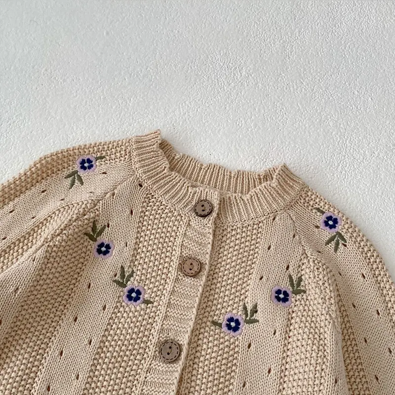 New autumn baby clothing, 0-3 year old girls, embroidered hollow knit sweater jacket