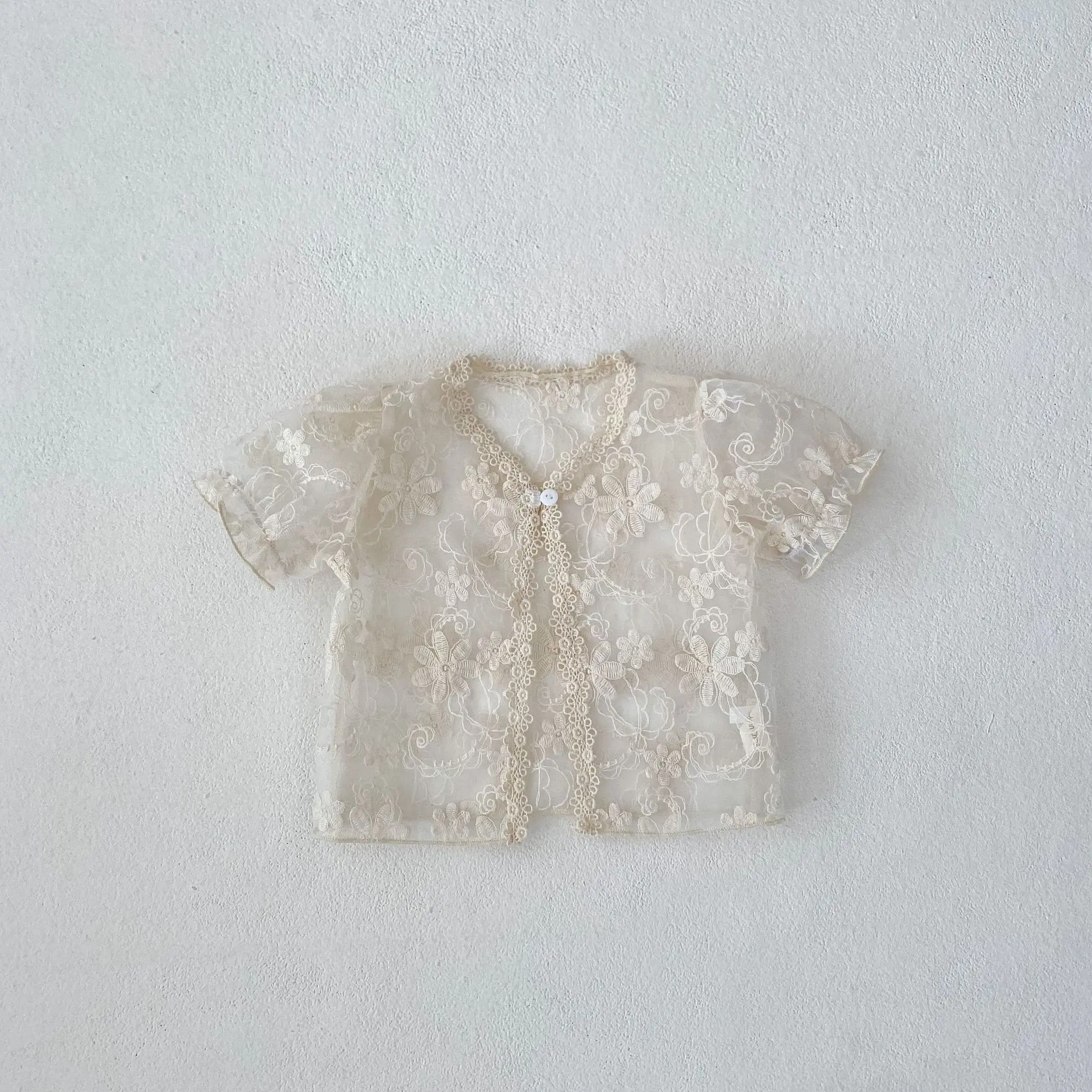 Summer  new 0-3 year old baby clothing: cute baby girl sweet lace bubble delicate short sleeved shirt